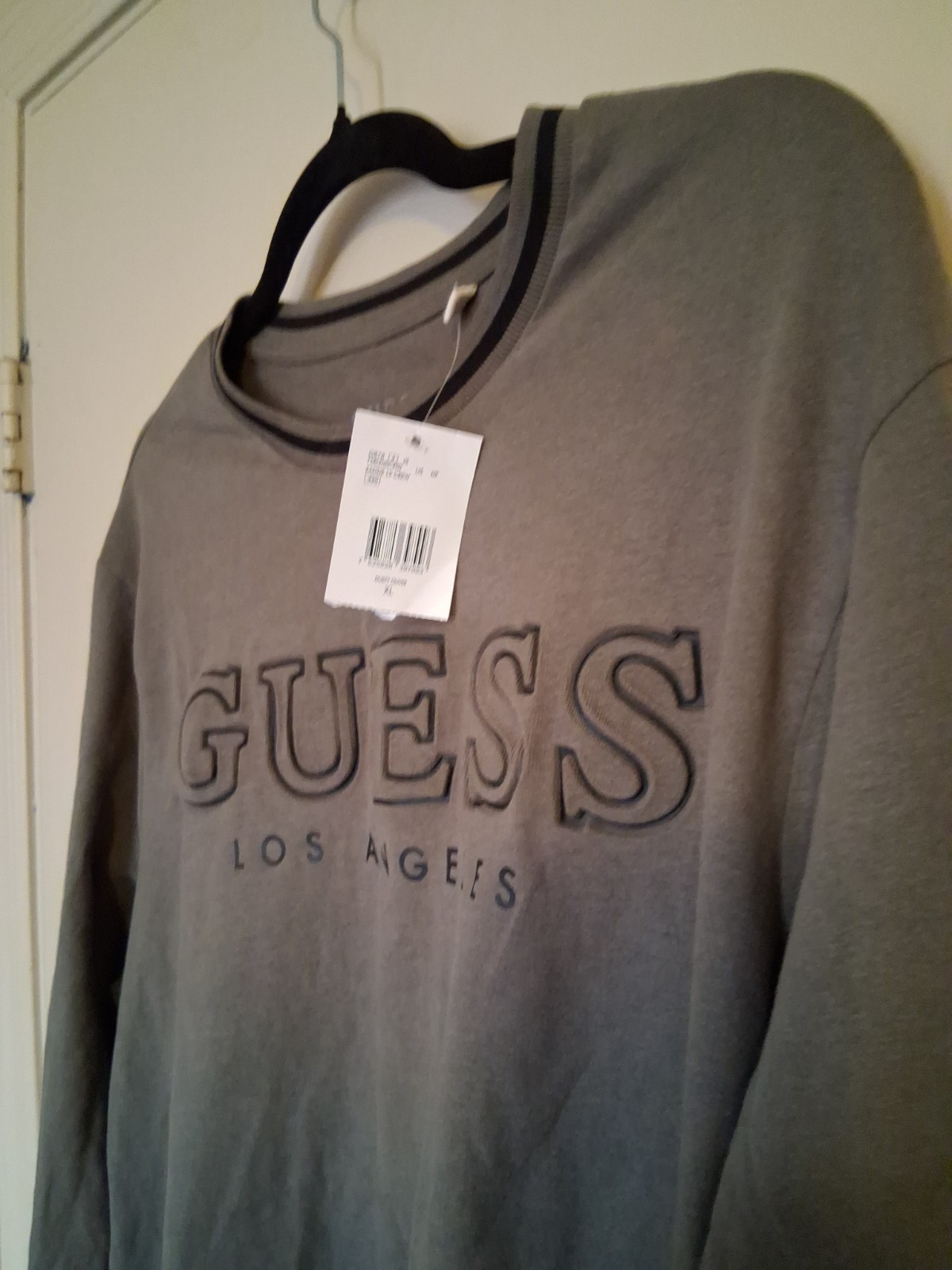 GUESS Men’s L/XL Gray Long Sleeve Crew Neck Graphic Logo T-Shirt