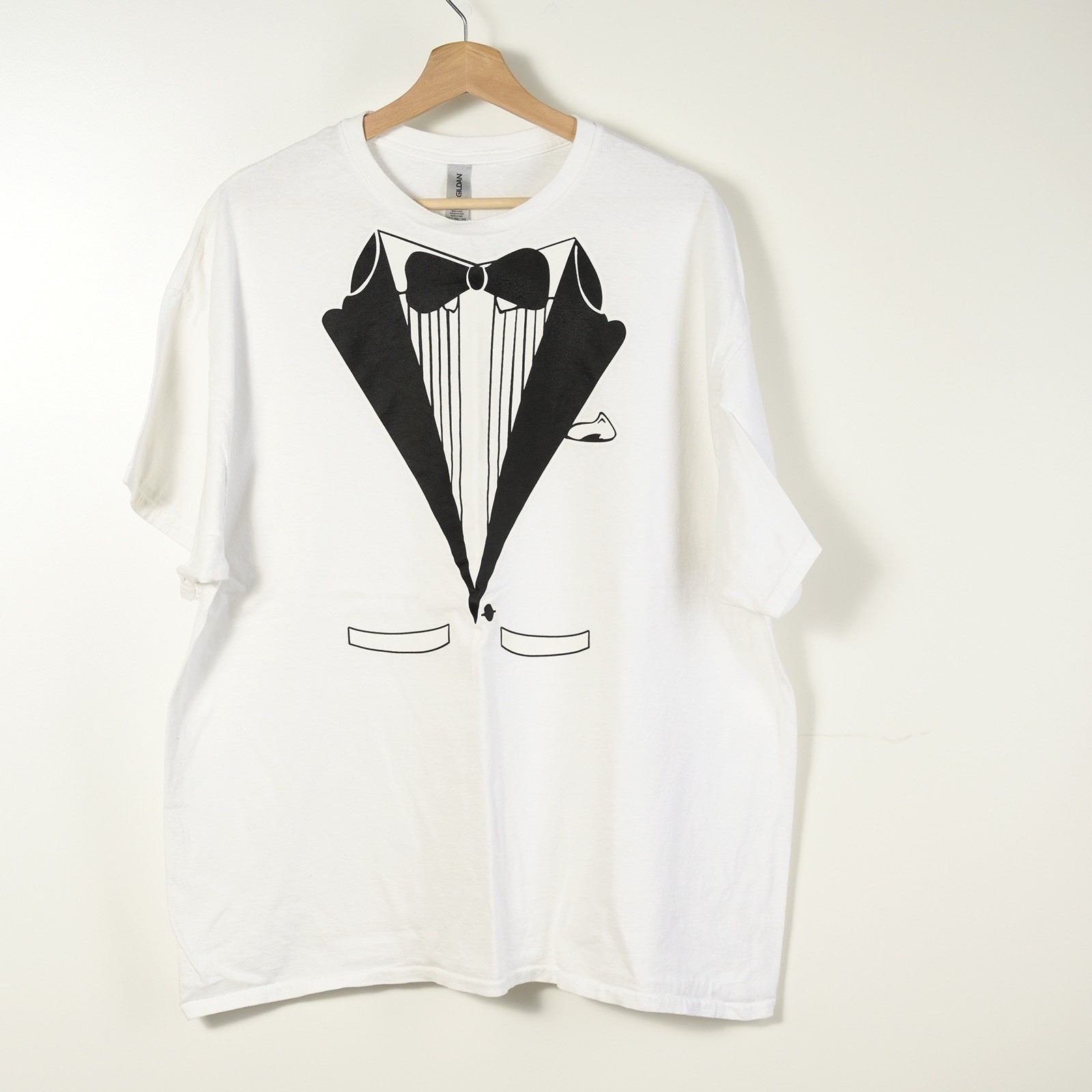Gildan Men’s 2XL White & Black Short Sleeve Tuxedo Graphic Print Funny T-Shirt