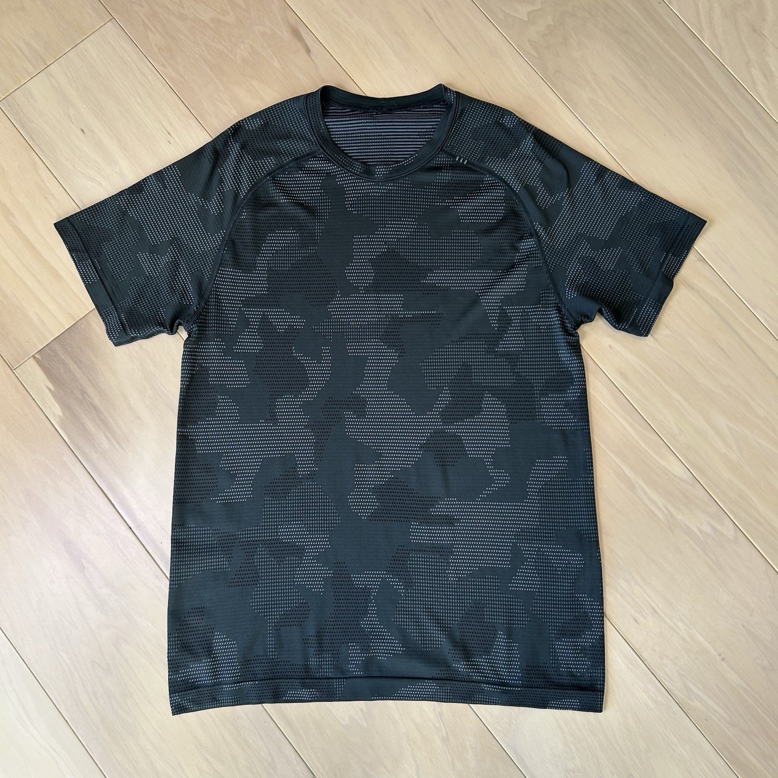 Lululemon Metal Vent Shirt Short Sleeve Men’s Medium gallery