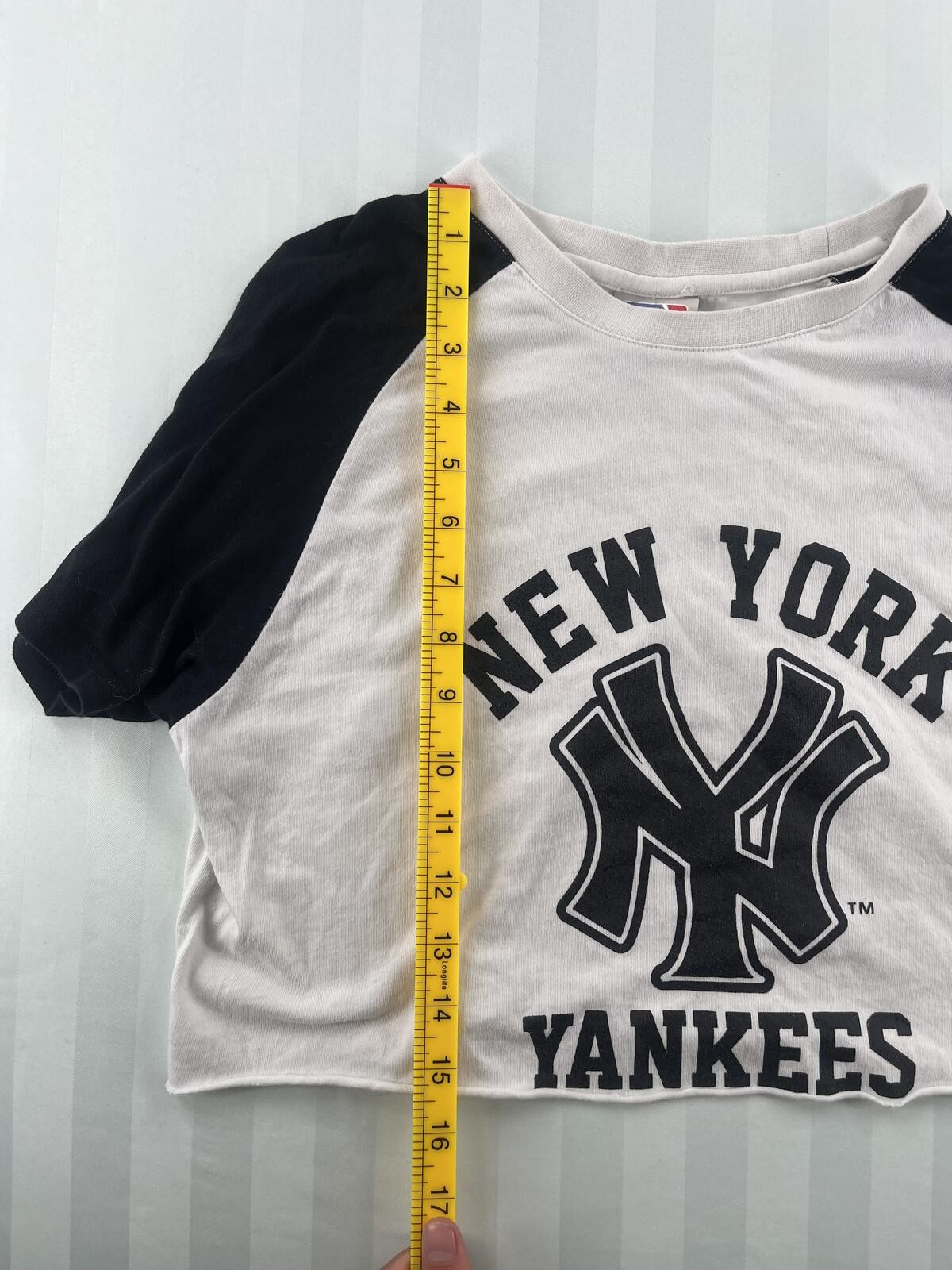 Vintage New York Yankees Cropped Raglan T-Shirt Size M White Black gallery