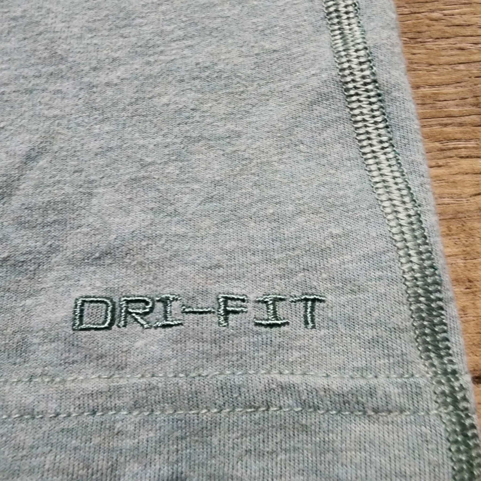 Nike Dri Fit Mens Large Light Green Heathered Training T-Shirt Vent Holes gallery