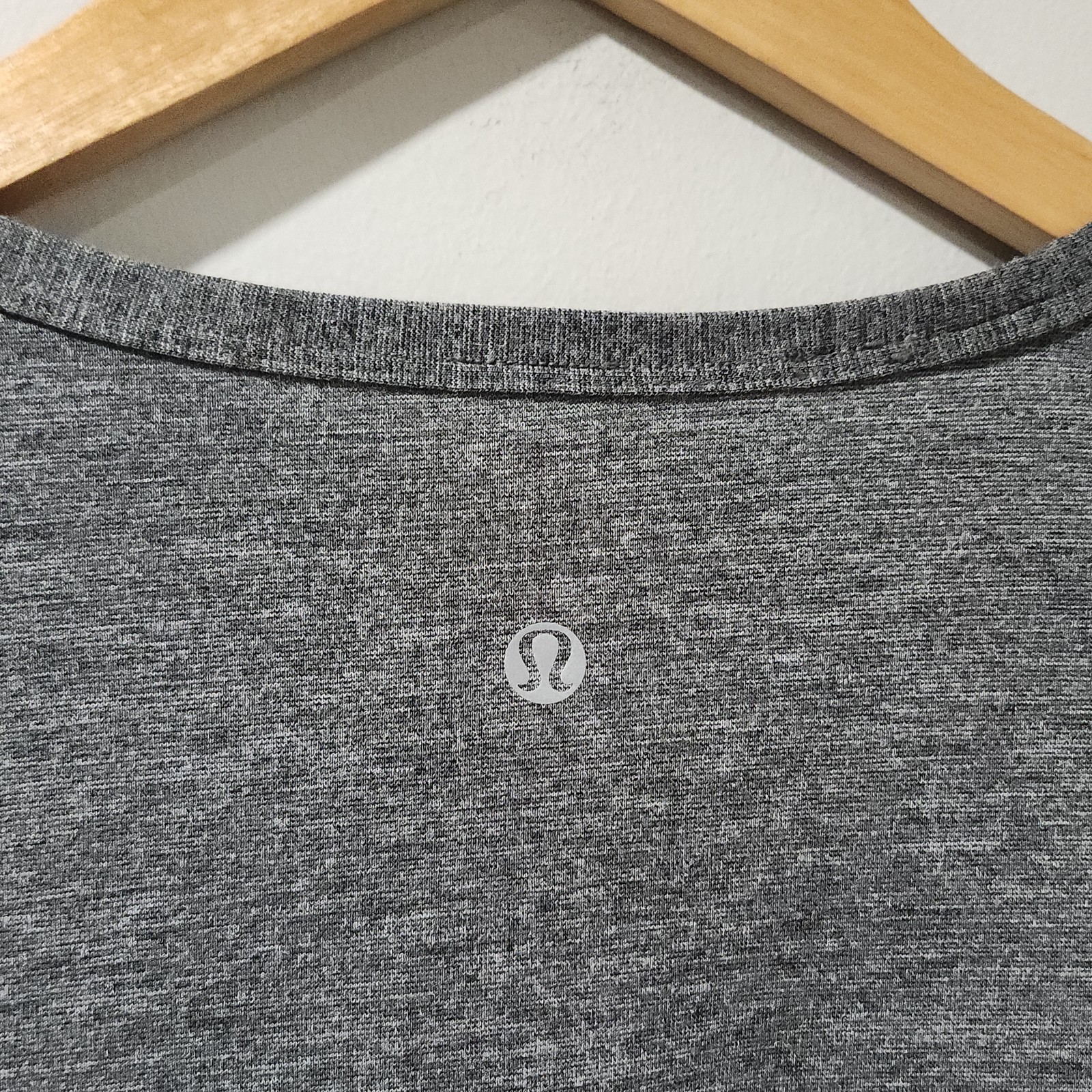 Lululemon Metal Vent Tech Shirt Stretch Performance Gym Exercise Athleisure gallery