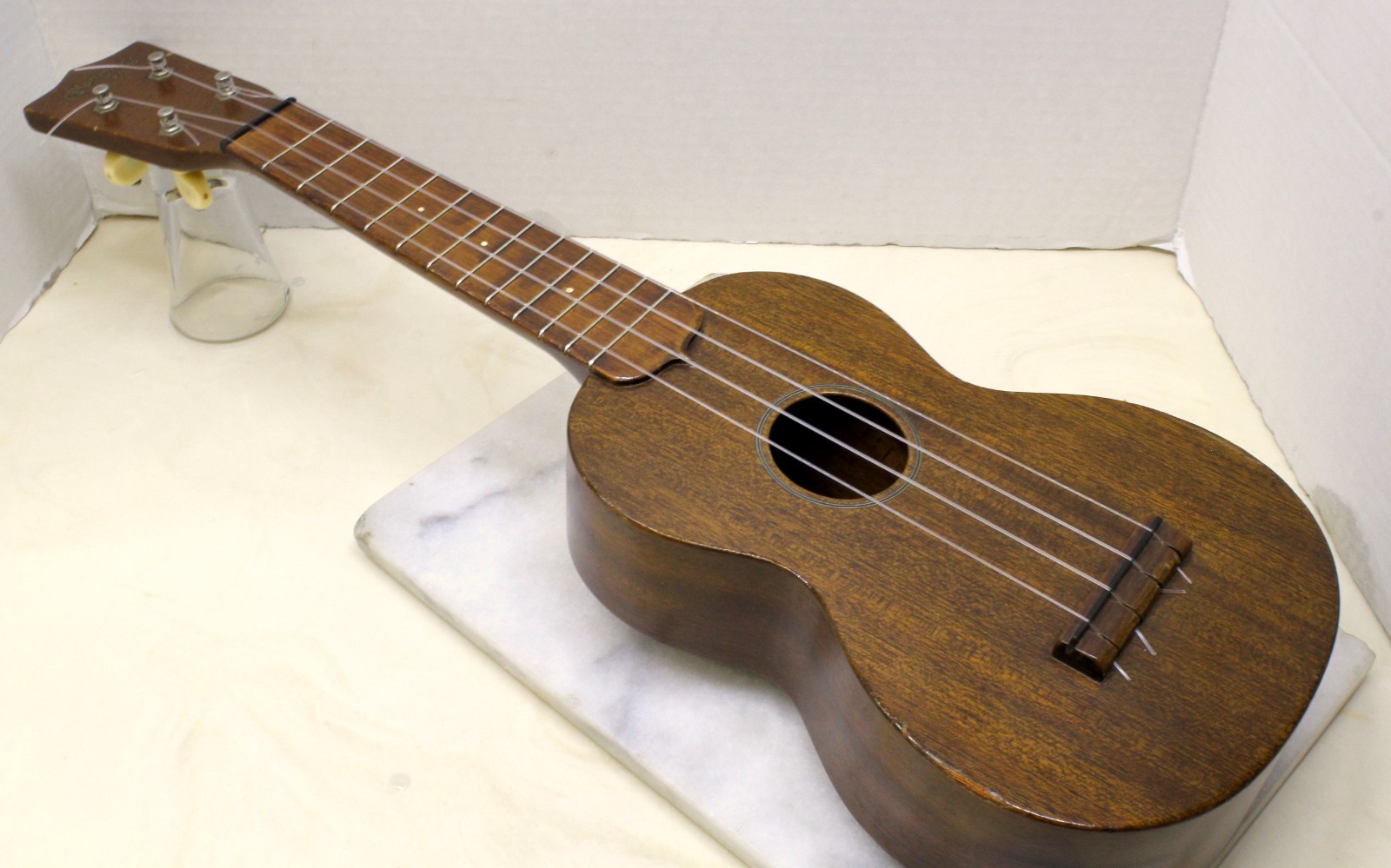 MARTIN & CO UKE Model O 4-String Ukelele with Soft Case –Quality & Great Tone!