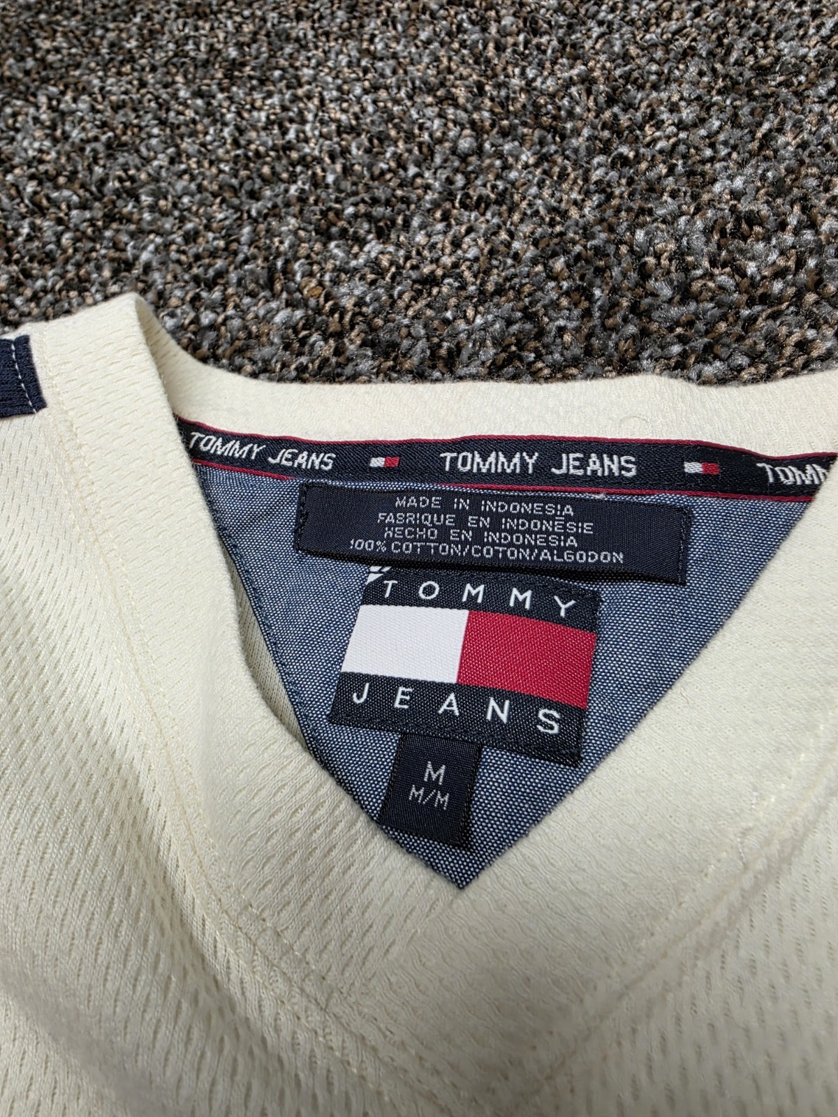 Vintage Tommy Jeans Thermal Shirt Mens M Cream Spellout Logo V-Neck 90s Y2K gallery
