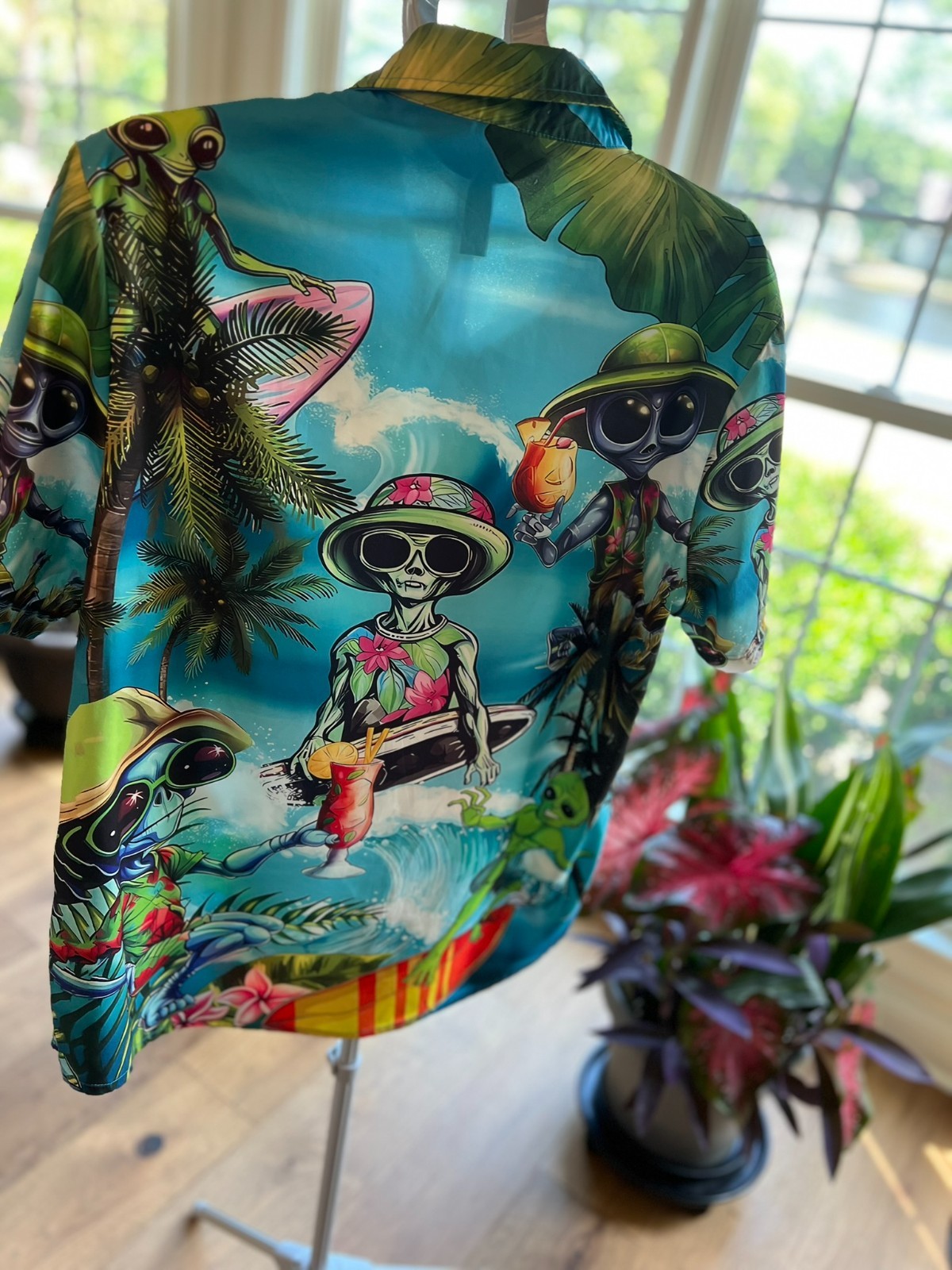 Novelty Alien Shirt Mens XL Party Hawaiian Button Up Casual Short Sleeve Graphic gallery