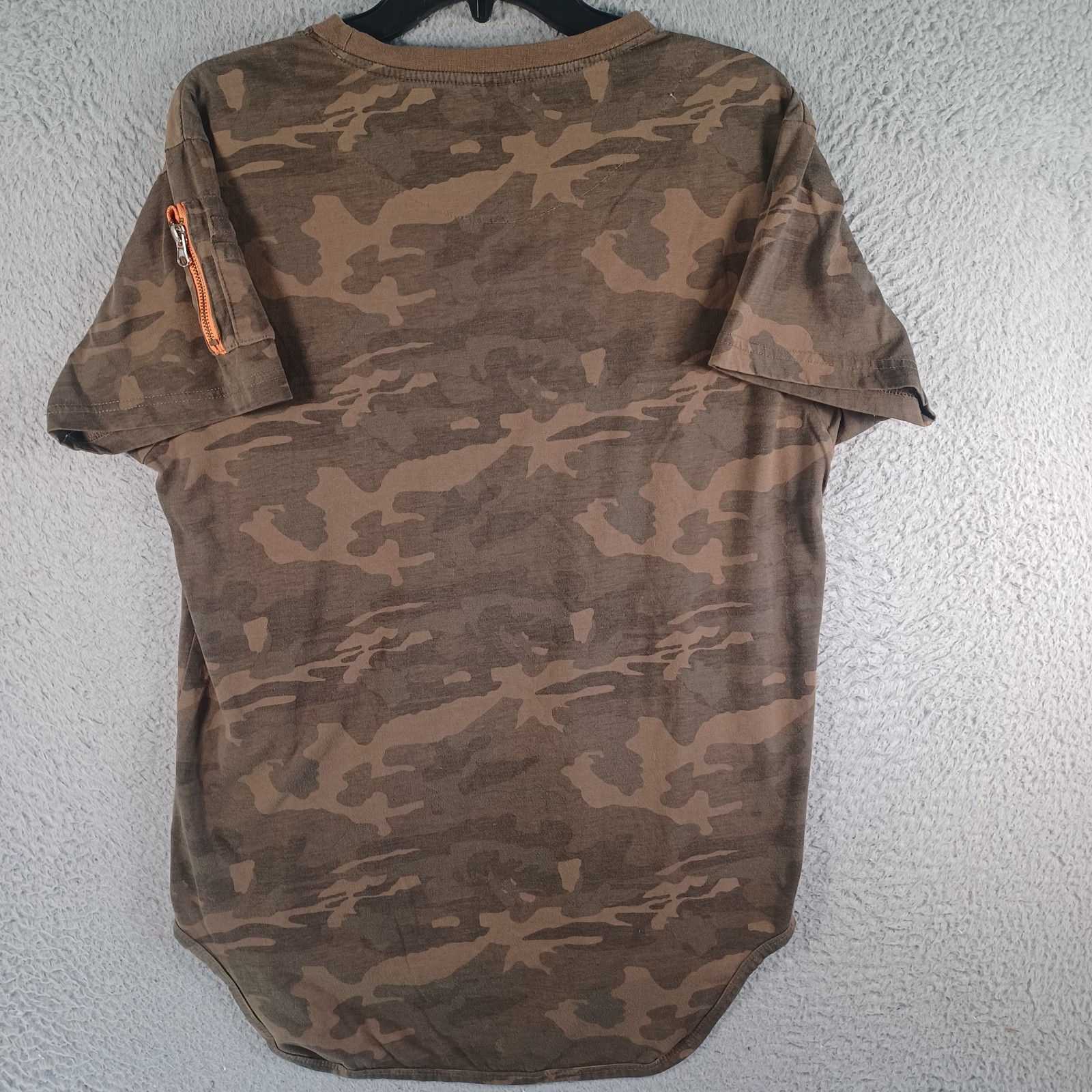 VICTORIOUS Mens Camo Brown Shirt Size Medium Short-Sleeve Zipper Pocket Sleeve gallery