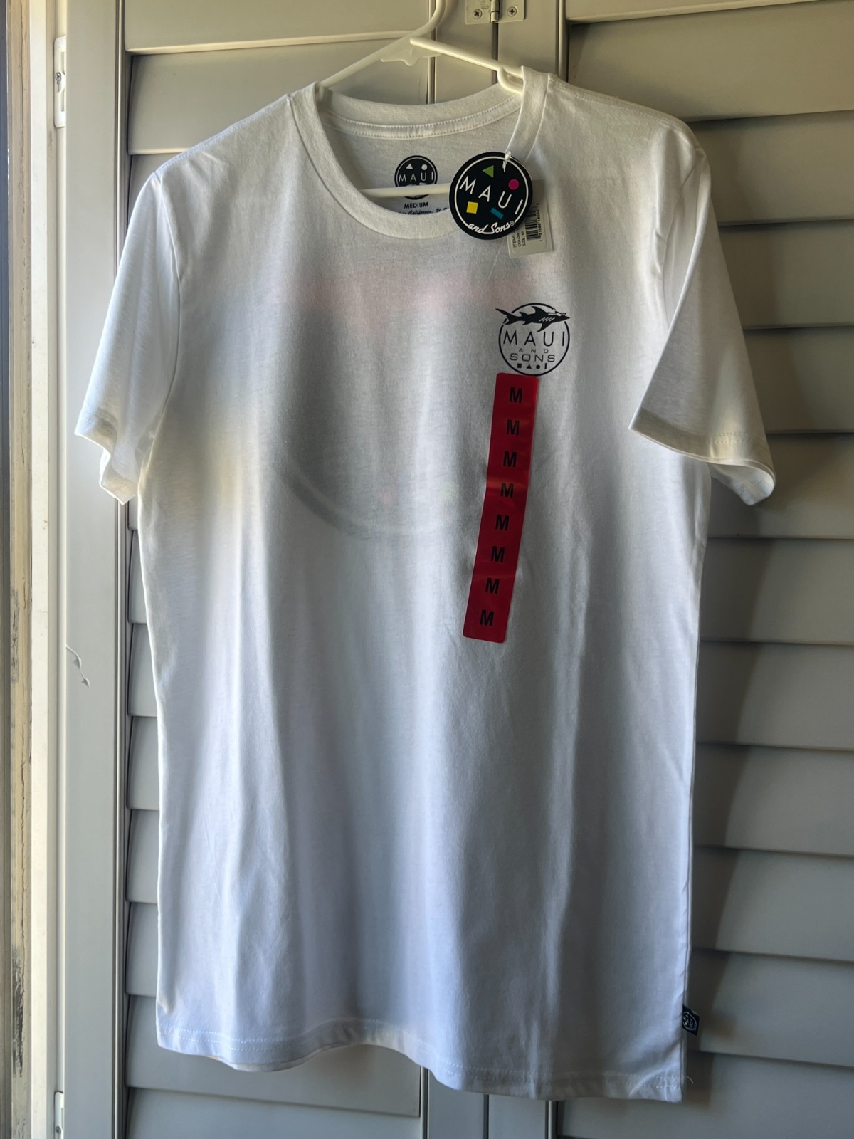 Maui & Sons Classic Shark Logo White Shirt - Size M gallery