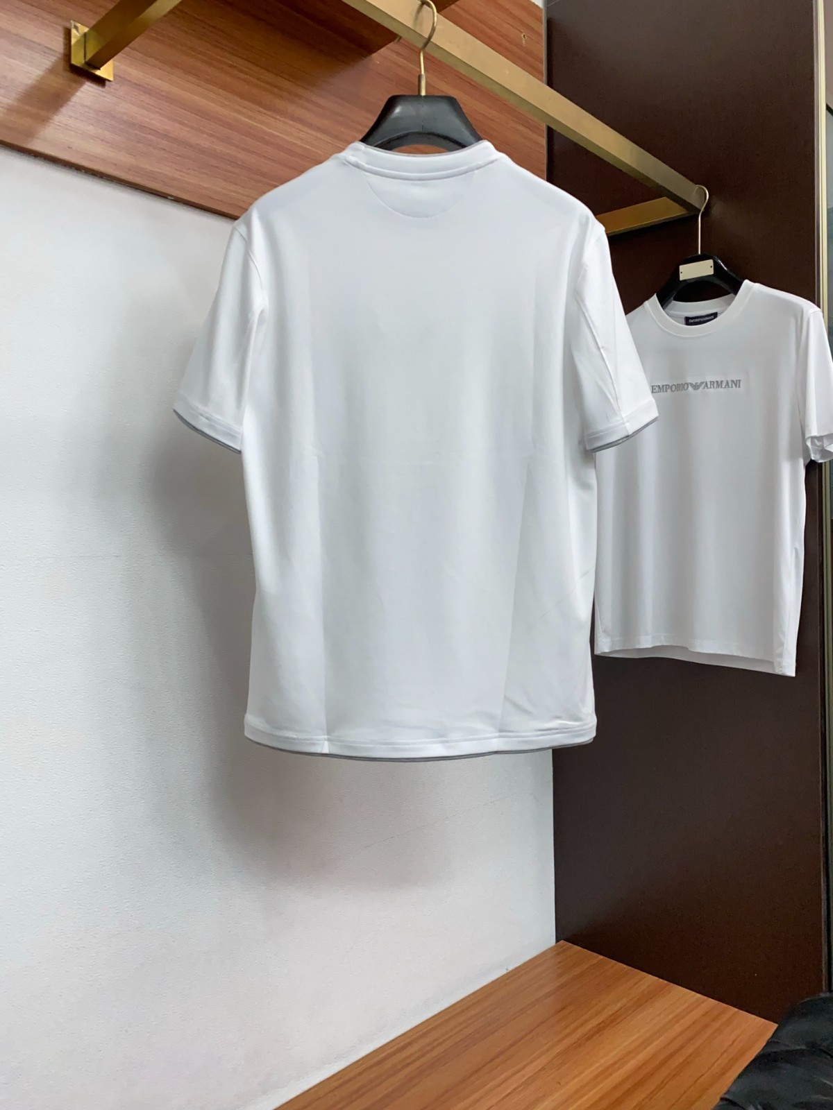 Brunello Cucinelli Men's Classic Fashion Silky Short-Sleeve T-Shirt XL gallery