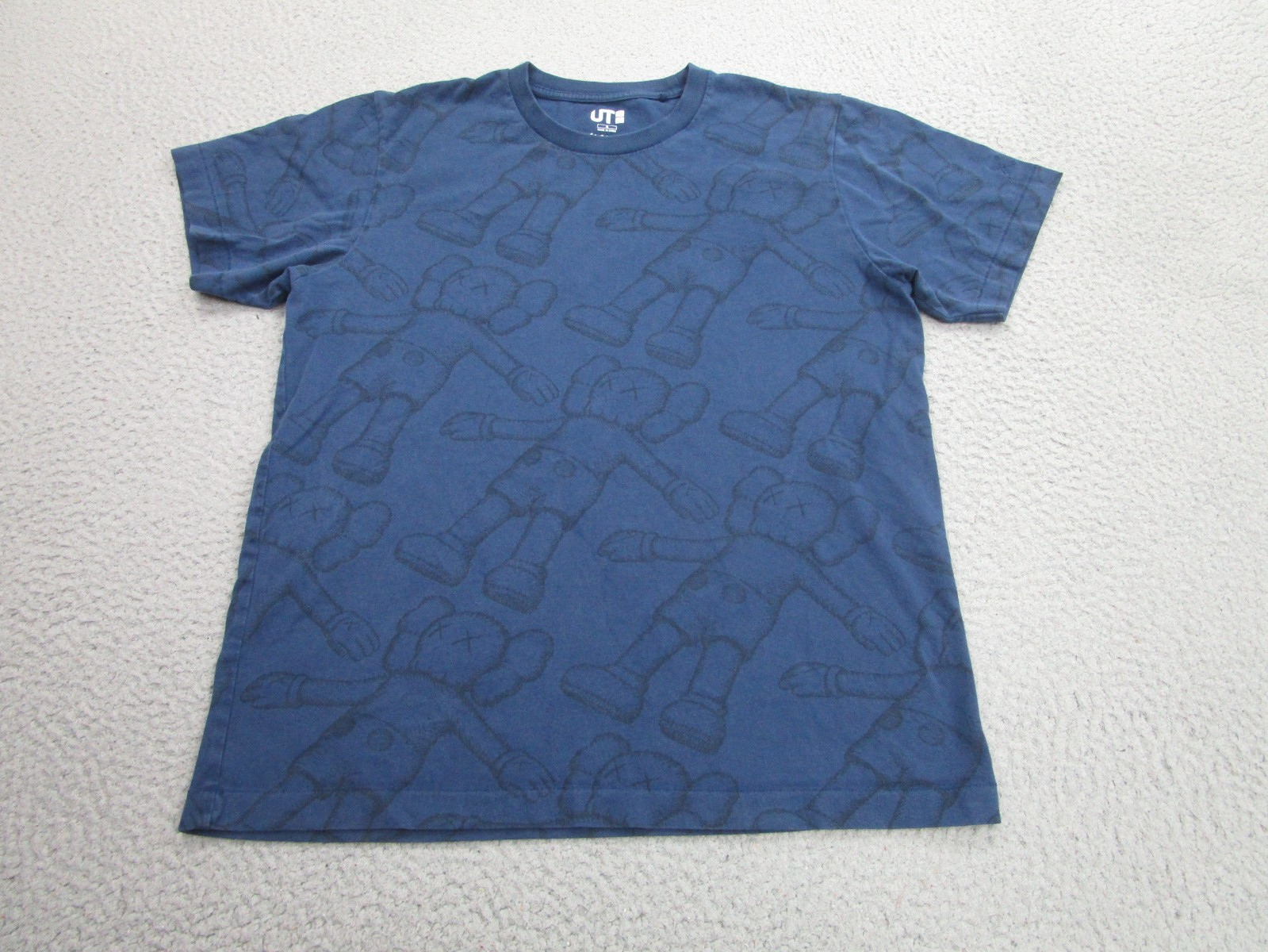 Uniqlo Kaws All Over Holiday Print T-Shirt Mens Small Companion Tee Streetwear
