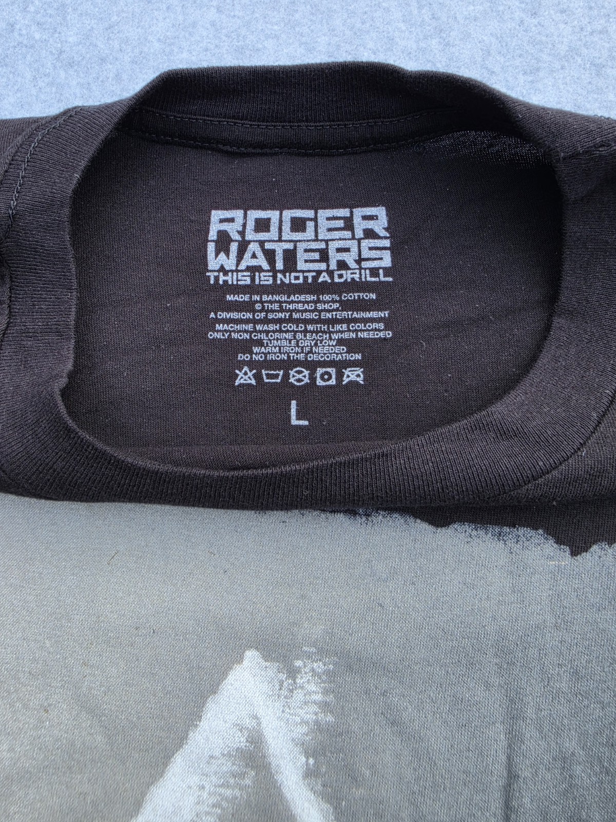 Roger Waters This Is Not A Drill 2022 Size large T Shirt NWOT gallery