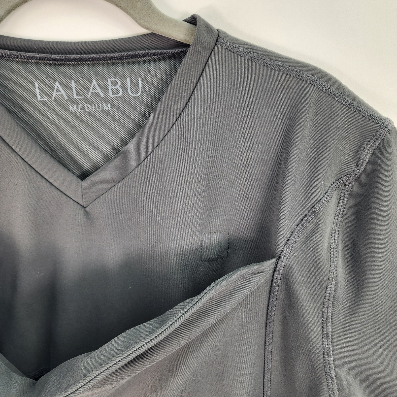 LALABU Dad Shirt Men’s Medium Gray Baby Carrier Soothing Kangaroo Pocket gallery