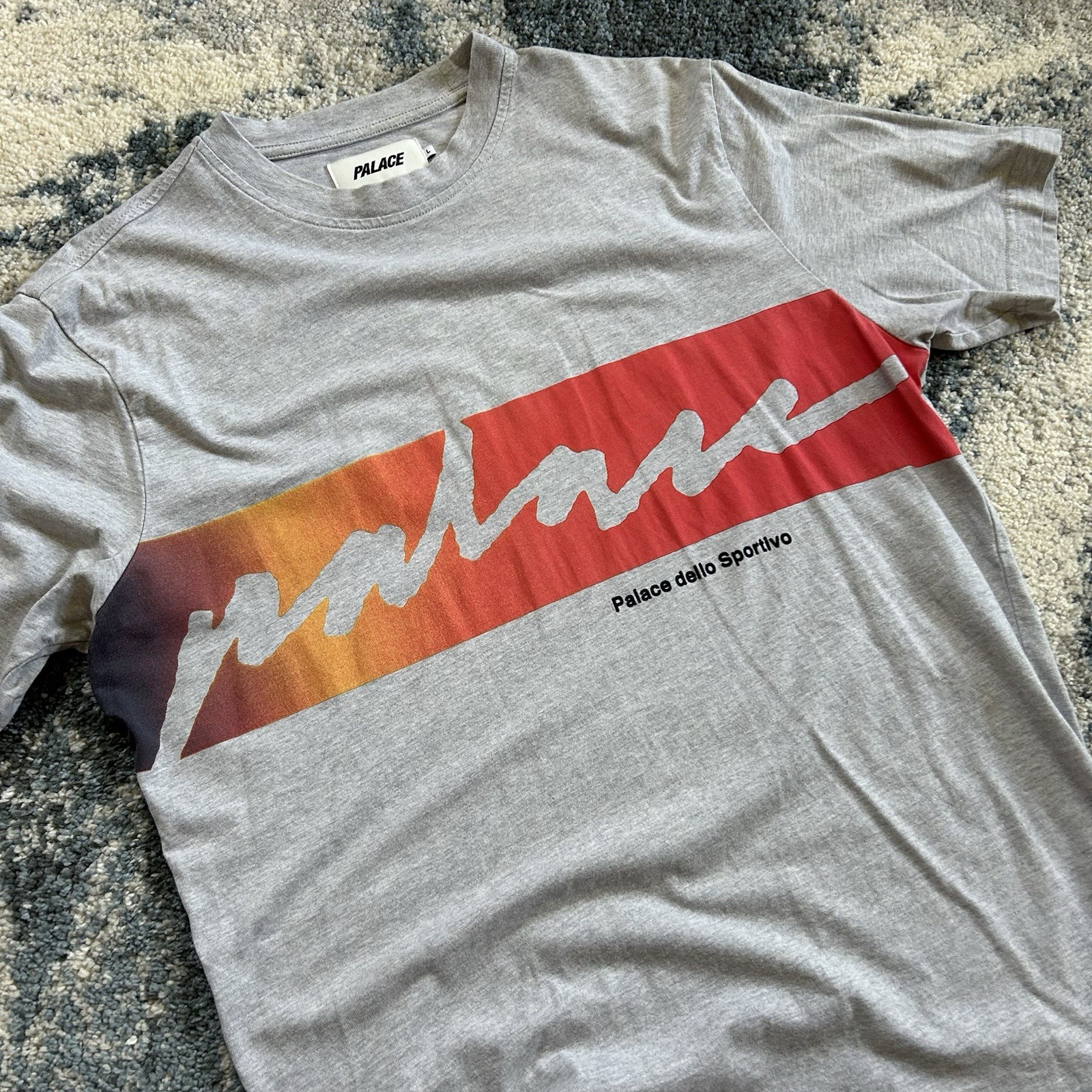 SPRiNG 2020 PALACE SKATEBOARDS CATCH DAS FADE TEE HEATHER Palazzo dello Sportivo gallery