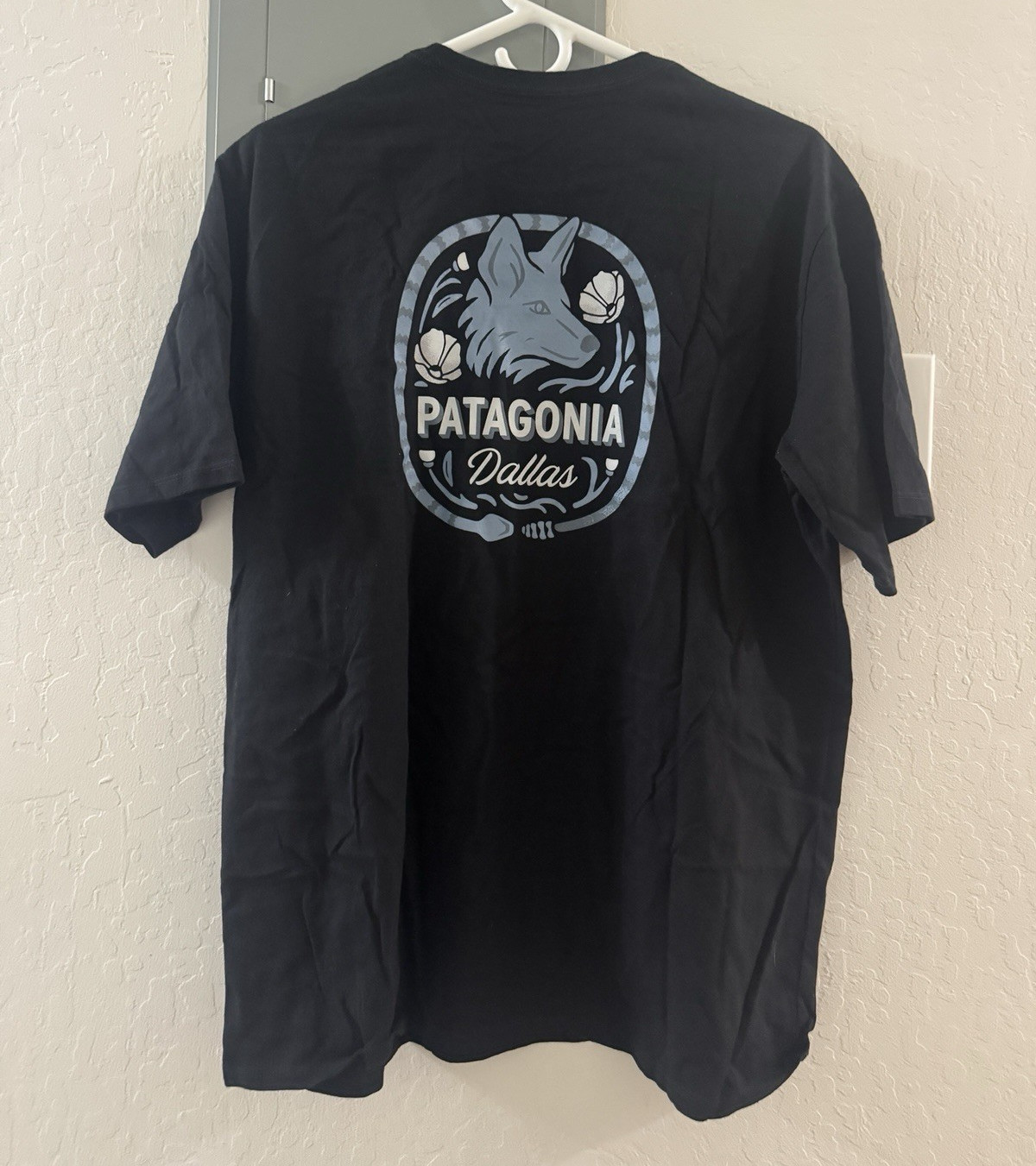 Patagonia Responsibili-Tee Dallas Wolf Graphic T-Shirt Black Men’s M 37728 BLK gallery