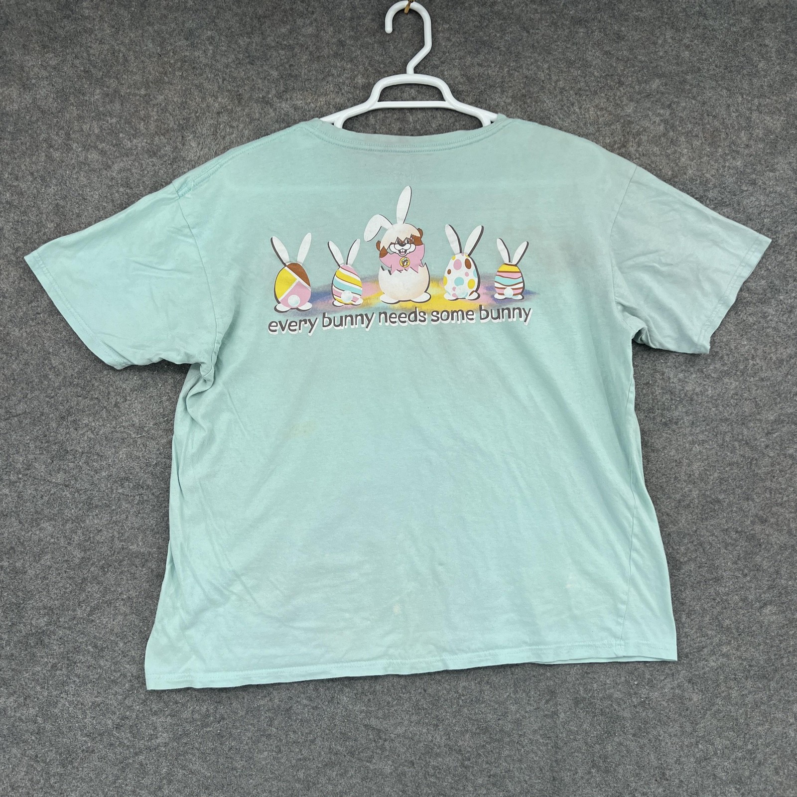 Buc-ee's Shirt Mens XL Green Short Sleeve Bunny Easter Graphic Crew Neck Tagless gallery