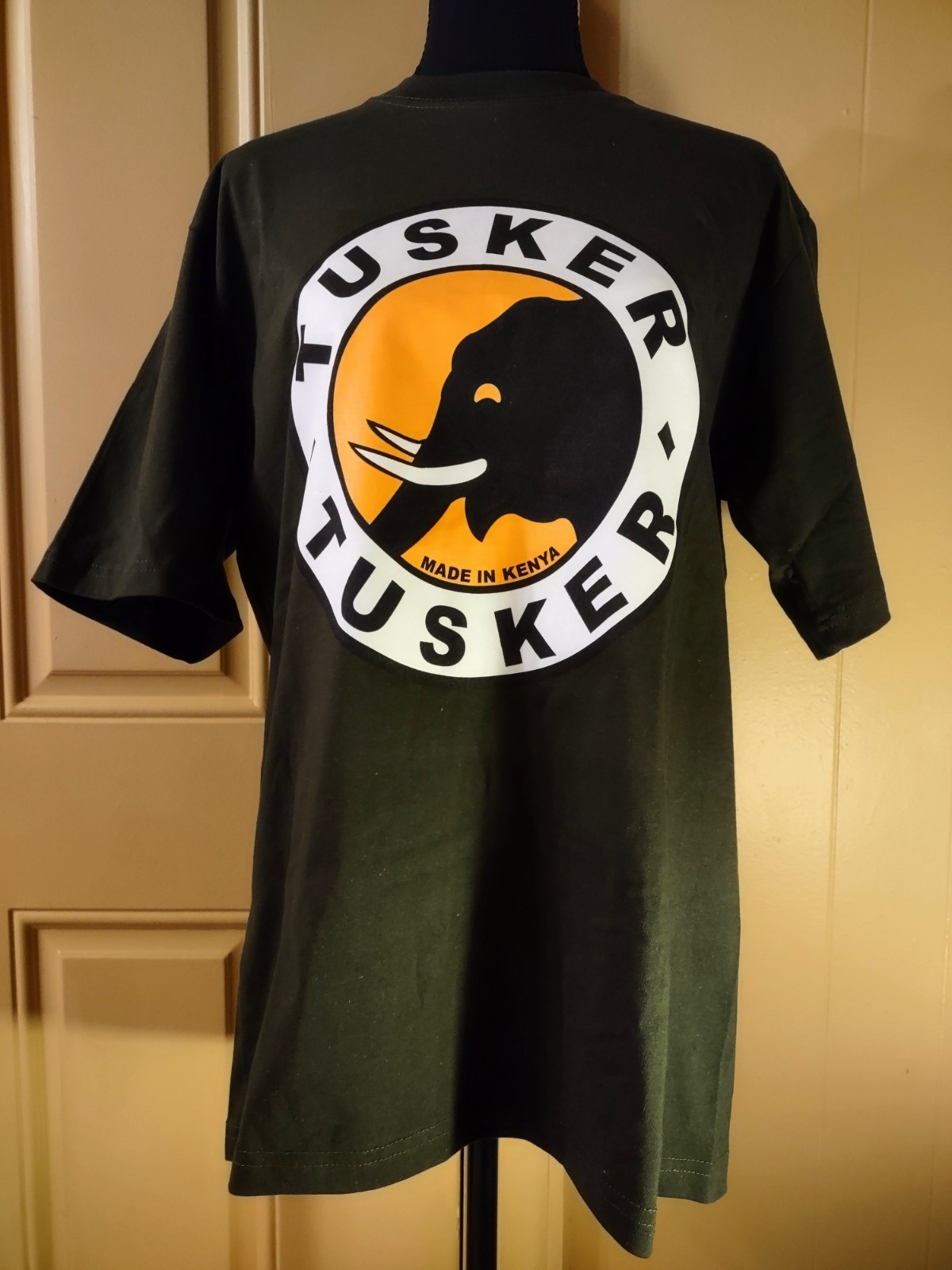 TUSKER BEER size L olive green T-Shirt NEW Kenyan Breweries Made In Kenya Africa gallery