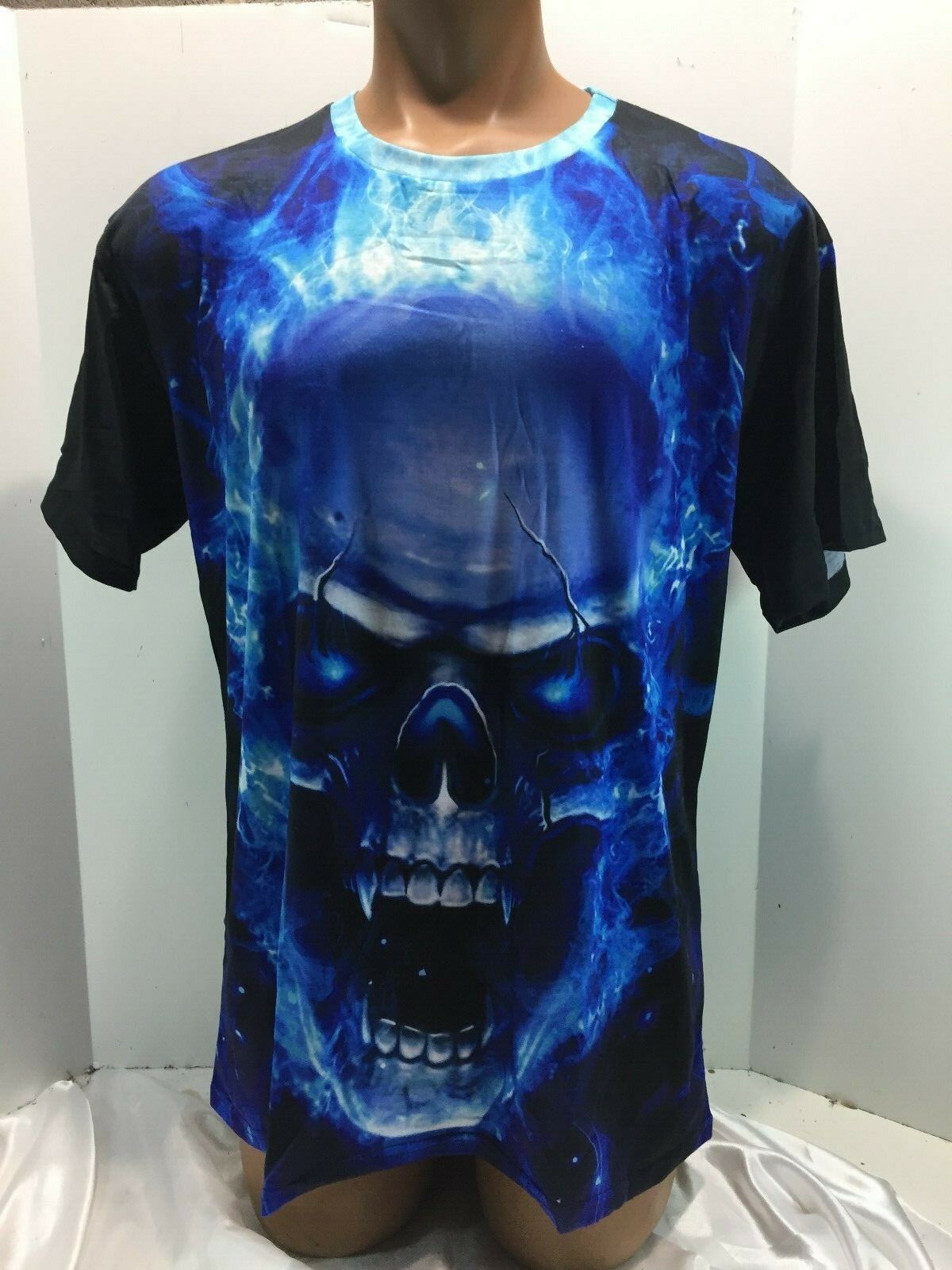 Unisex T Shirt Vampire Goth DEATH Skull Size XL See Measurments in description gallery