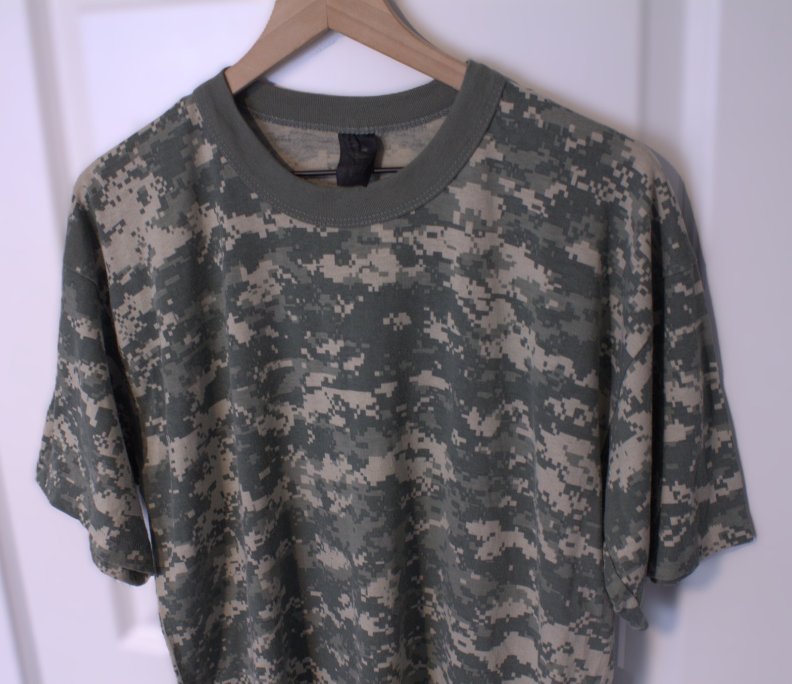 Vintage Universal Camouflage Pattern T-Shirt XL Tee Swing USA Single Stitch