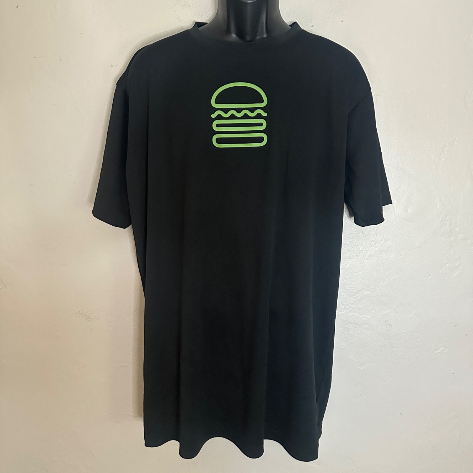 Shake Shack T Shirt Large Gently worn 100% recycled polyester 25″ armpits