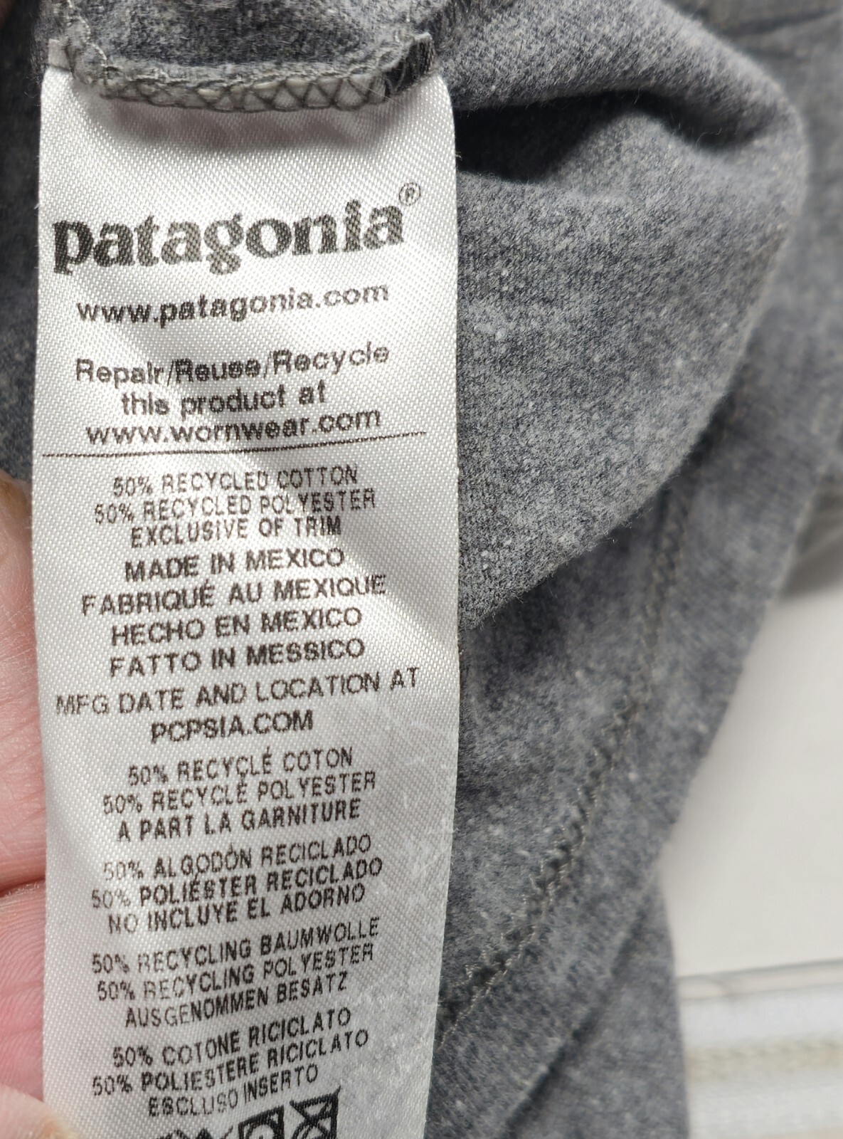 Patagonia P-6 Logo Responsibili-Tee Shirt Mens Medium Gray Long Sleeve Fitz Roy gallery