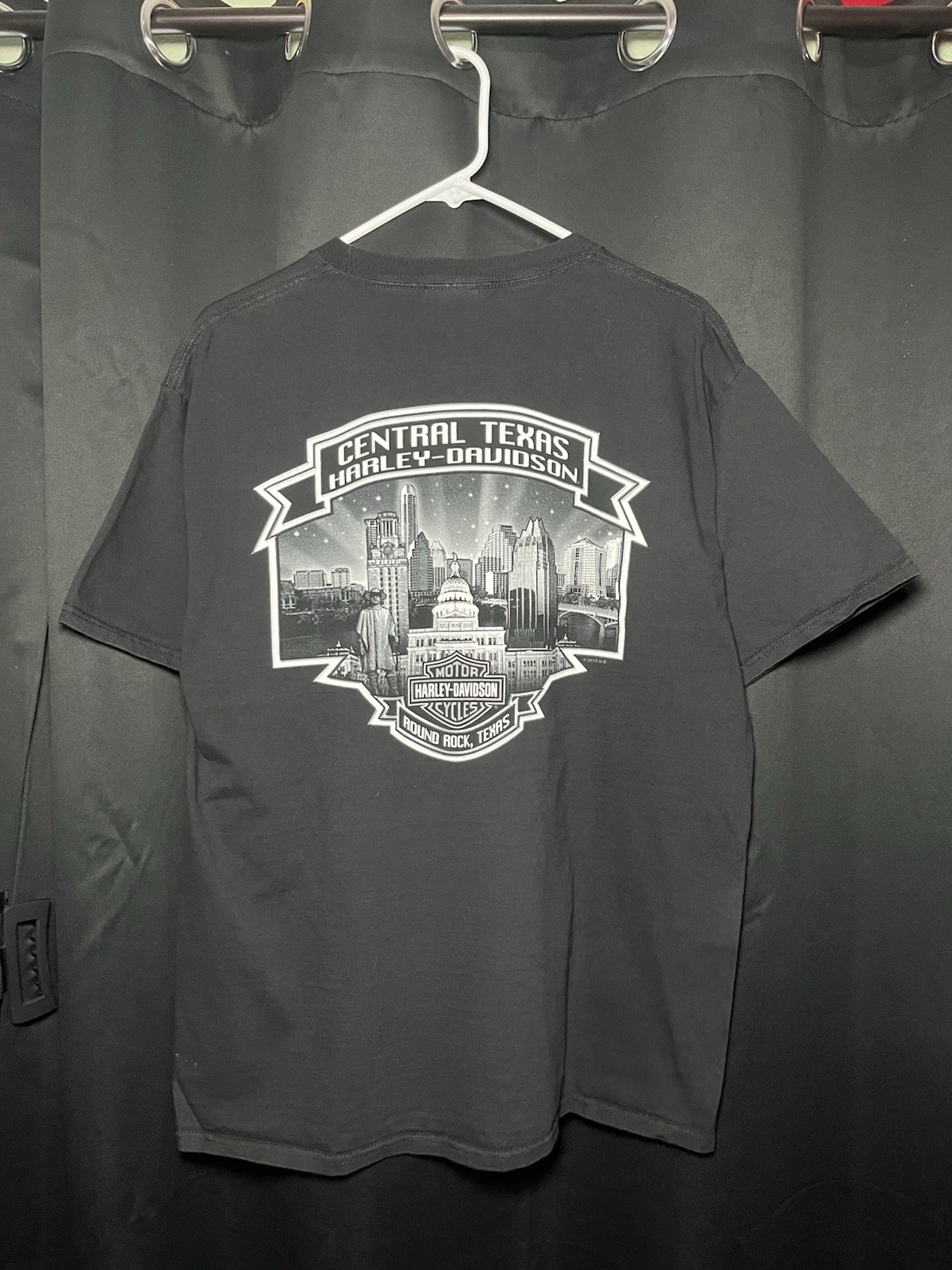 VTG Black Harley Davidson Motorcycles Round Rock Pocket Tee gallery