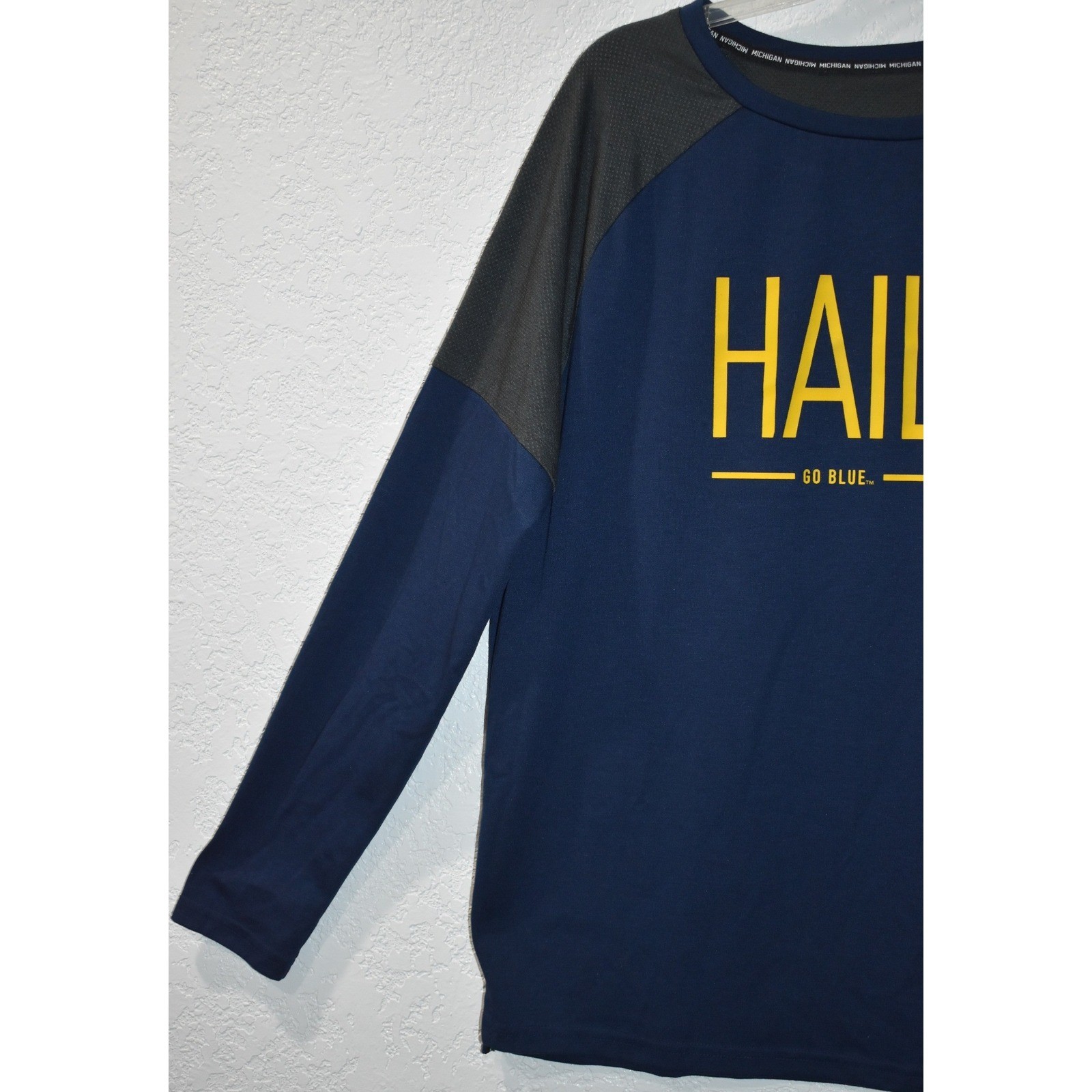 Nike Dri-FIT Michigan Wolverines Hail Go Blue Long Sleeve Shirt Mens Medium Navy gallery
