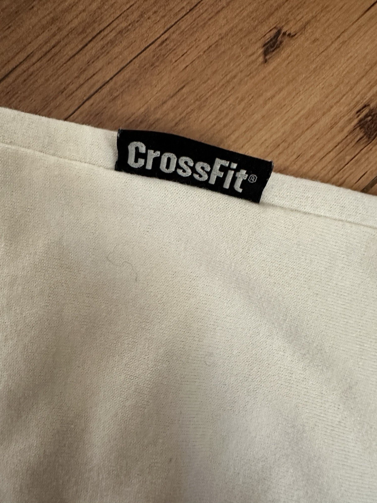 ‘Routine is the enemy’ Crossfit cream T-Shirt Men Size Large gallery