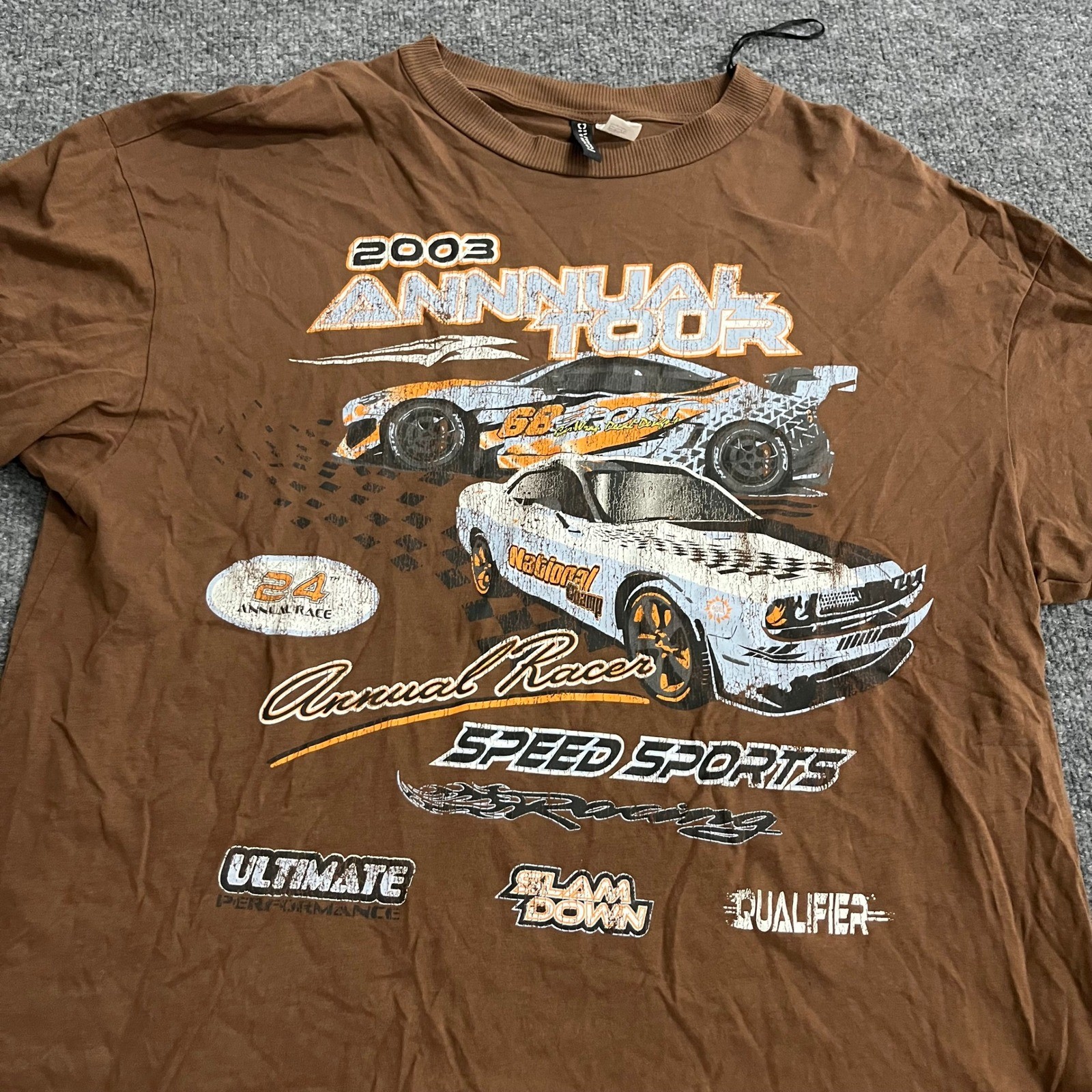 H&M Graphic T-Shirt Mens Size S Brown 2003 Annual Tour Racing Speed Sports Car gallery