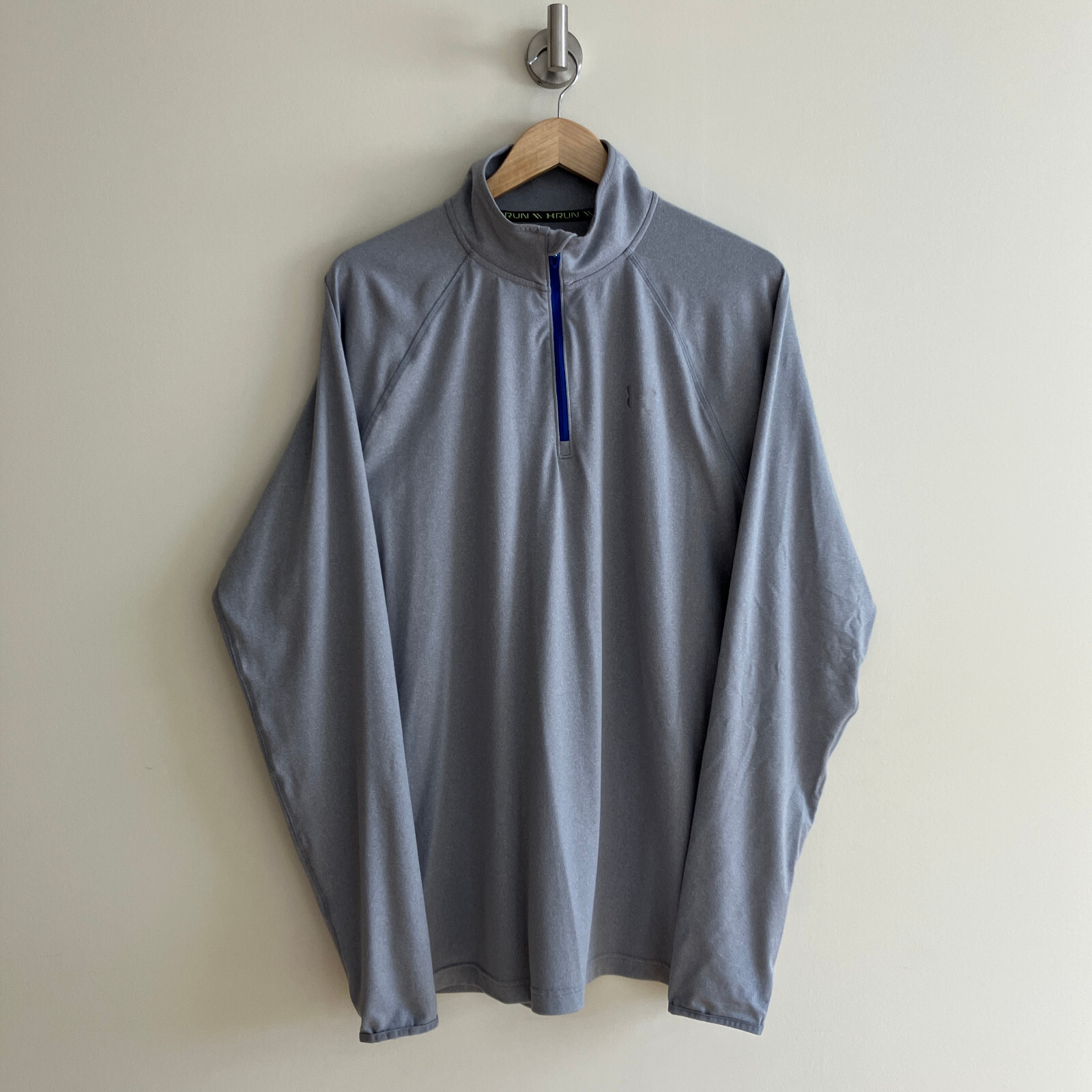 Under Armour 1/4 Zip Shirt Men’s XL Gray Fitted All Season Gear Running