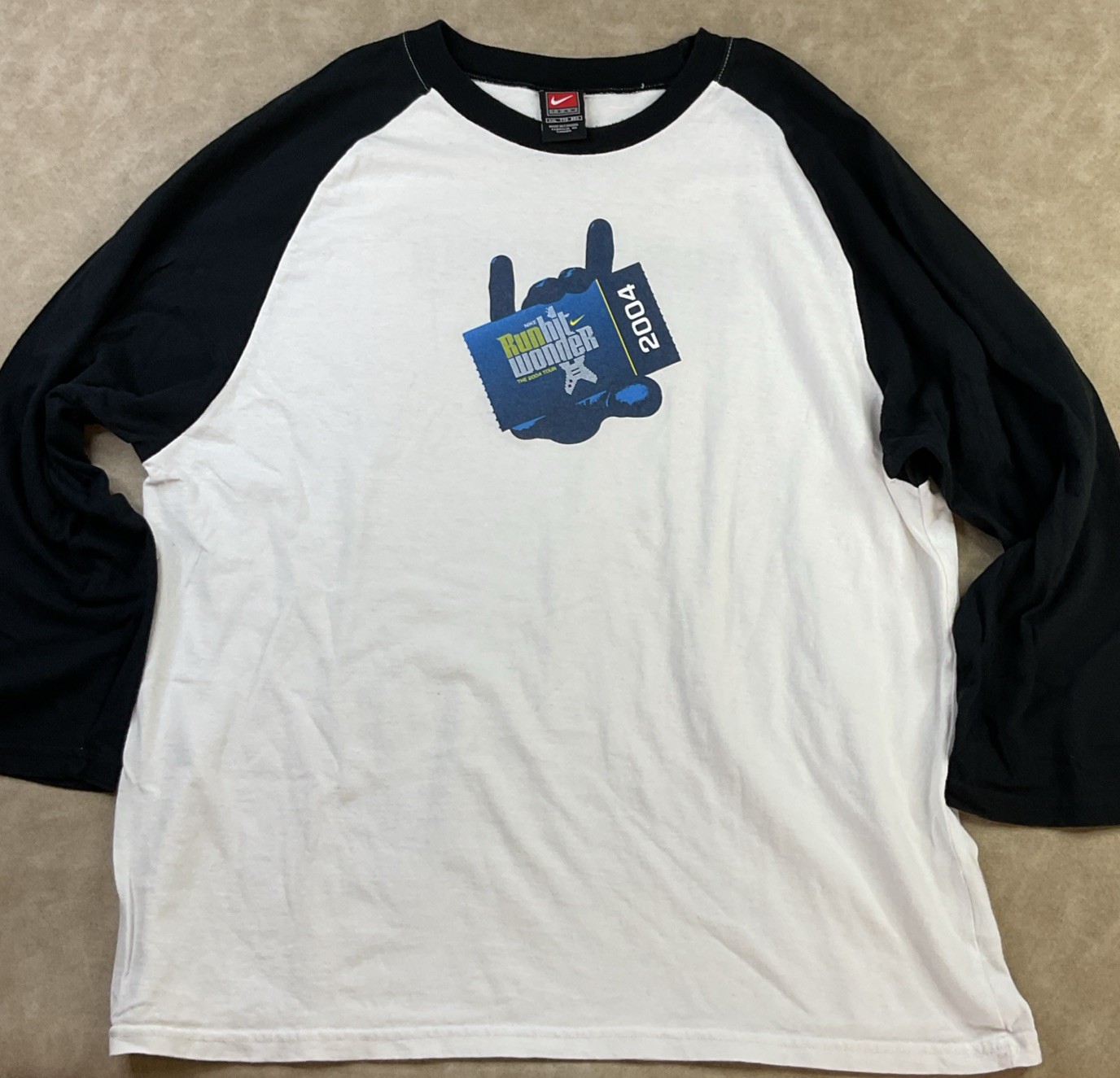 Vintage Nike Shirt Sz 2XL Run Hit Wonder The 2004 Tour Pullover Concert T-Shirt gallery