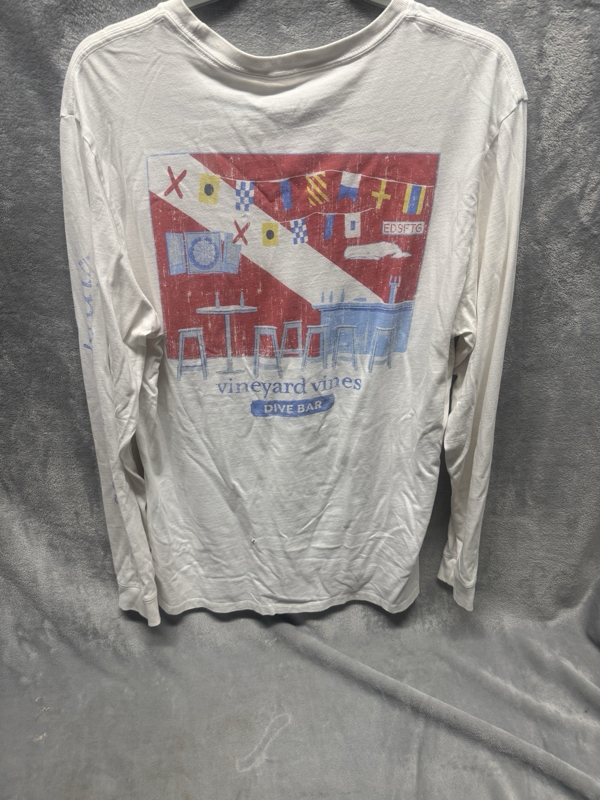 Vineyard Vines Pocket Tee Sz M Dive Flag Logo Preppy Coastal Casual Whale Shirt gallery
