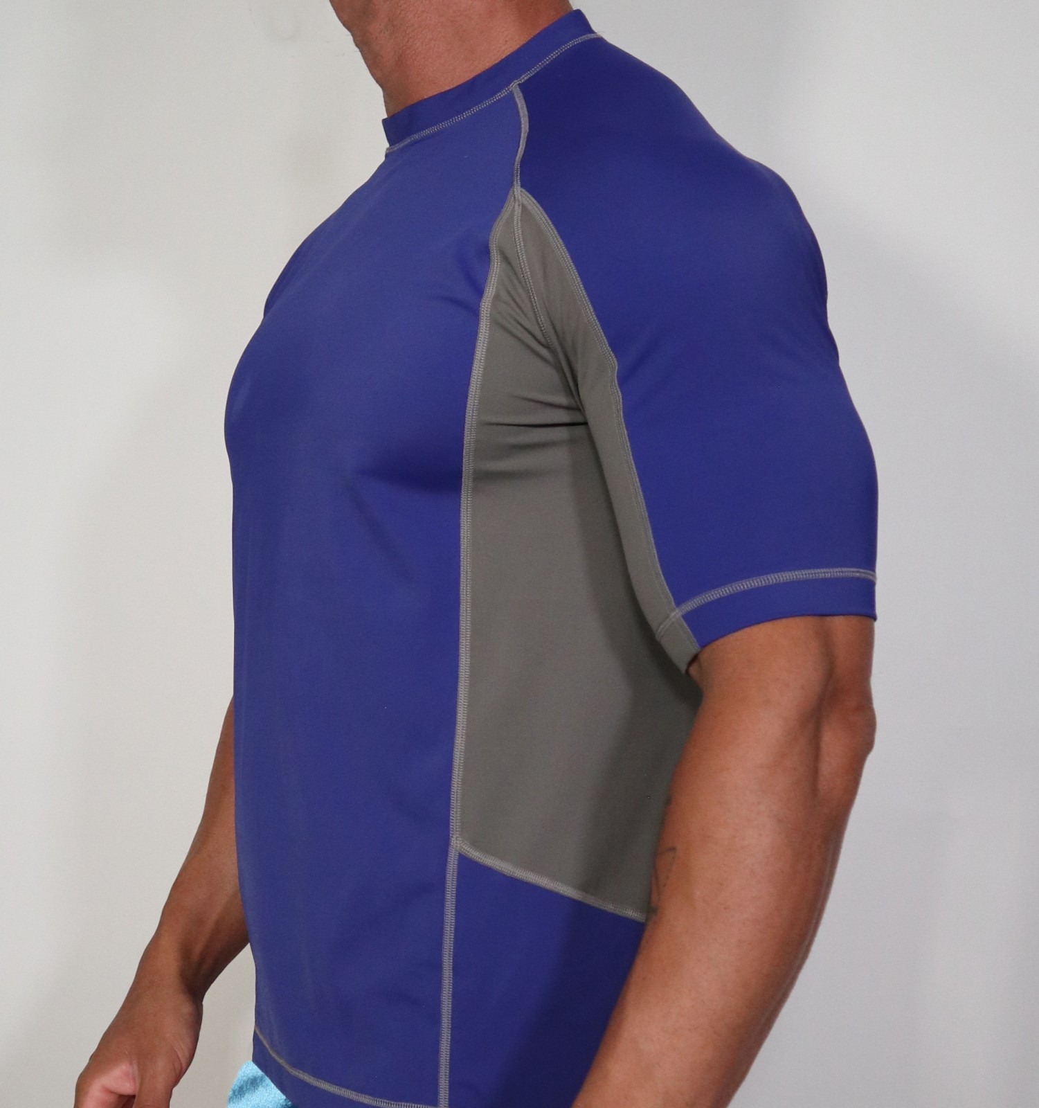 MEN'S BLUE NYLON SHORT SLEEVE SHIRT SIZE L 42-44 gallery