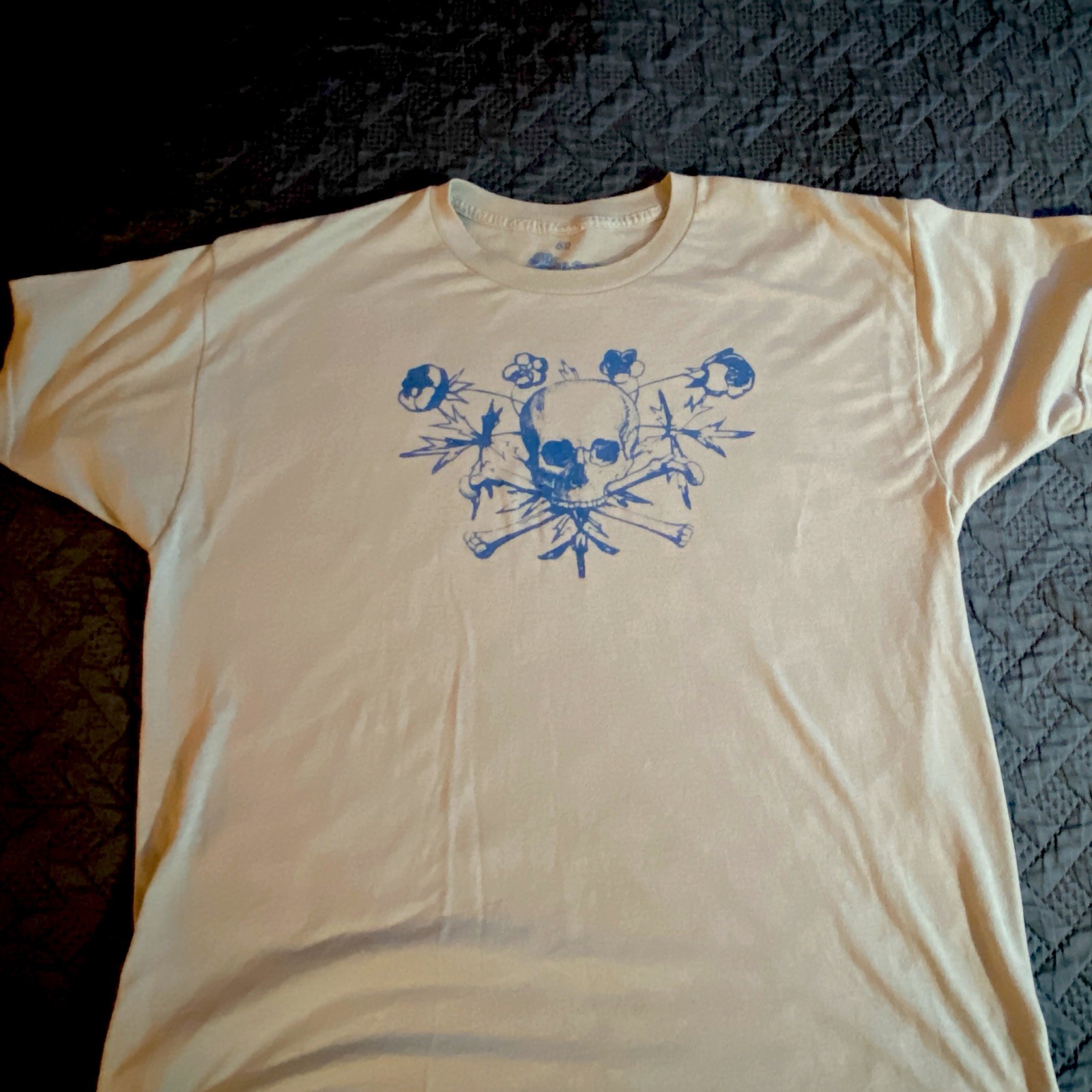 Skull/Rose VINTAGE blue print SKULLY on beige T -🔥”Mr Chips” XL gallery