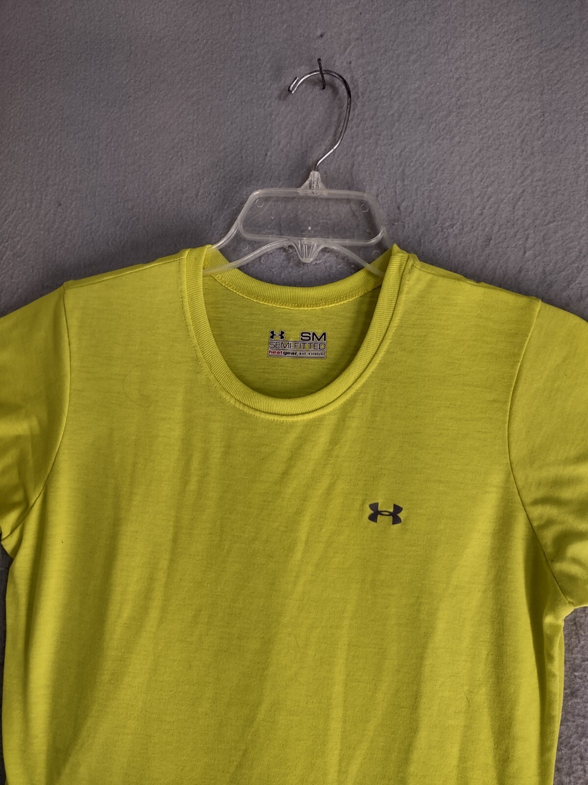 Under Armour Mens Shirt Small Yellow Semi Fitted Heat Gear Solid Logo Pullover gallery
