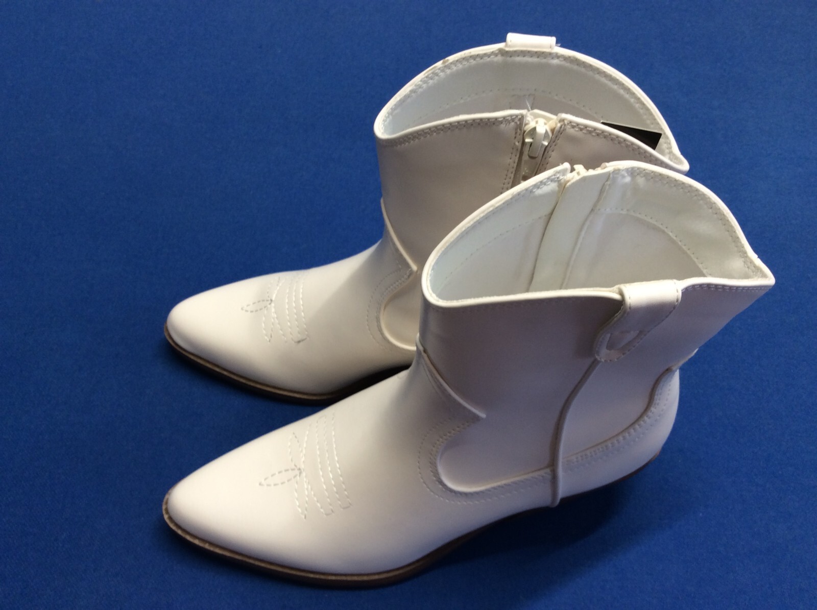 Women’s boots: cowboy style, comfort memory foam lining, 2 inch heel, white