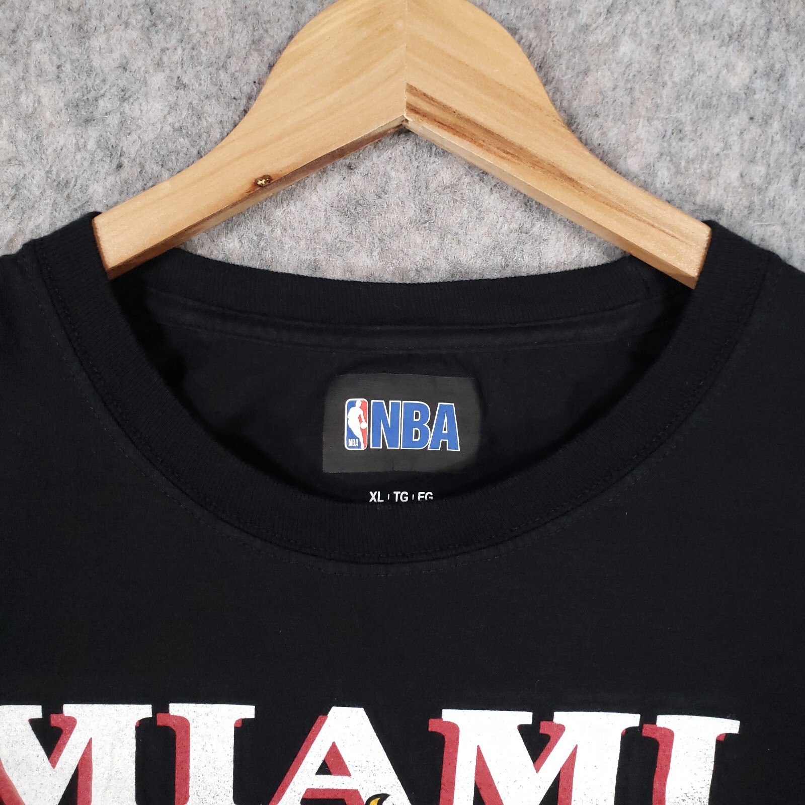 Miami Heat Shirt Mens XL Black Big Spell Out Logo Basketball NBA Casual Top gallery