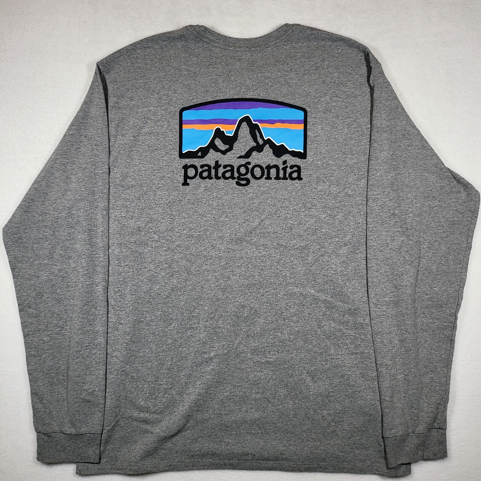 Patagonia Shirt Mens Large Crewneck Gray Long Sleeve Cotton Blend Tee P6 Logo gallery