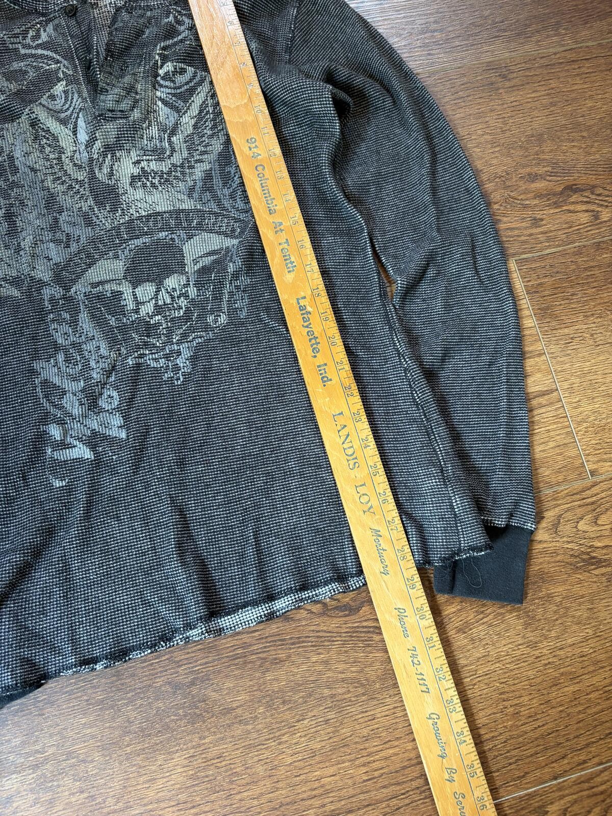 🦅vintage 00s Y2K Grunge Winged Skull Thermal Henley thermal gallery