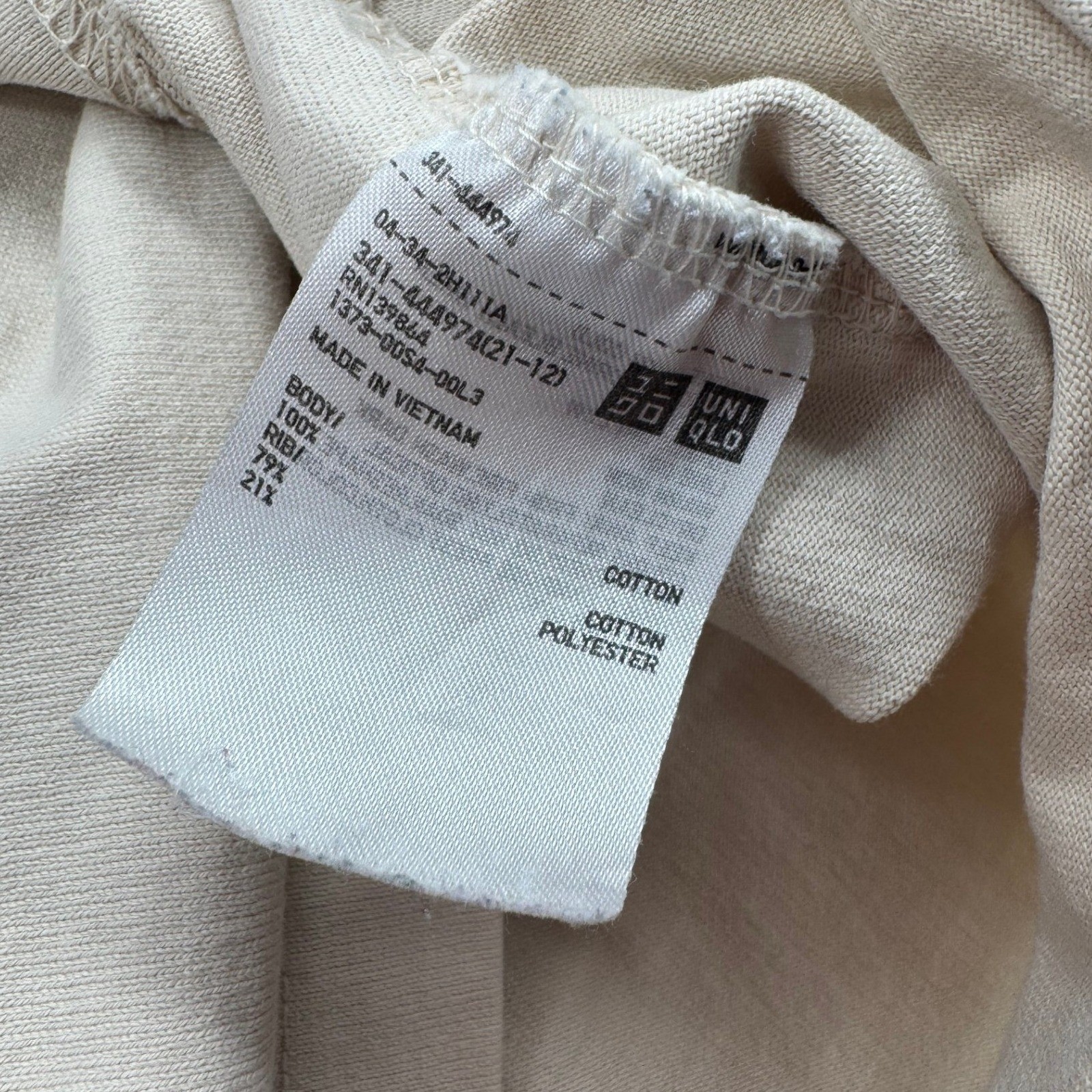 Men's Uniqlo U Pocket T-Shirt Large Beige Good Long Sleeve Crew Neck gallery