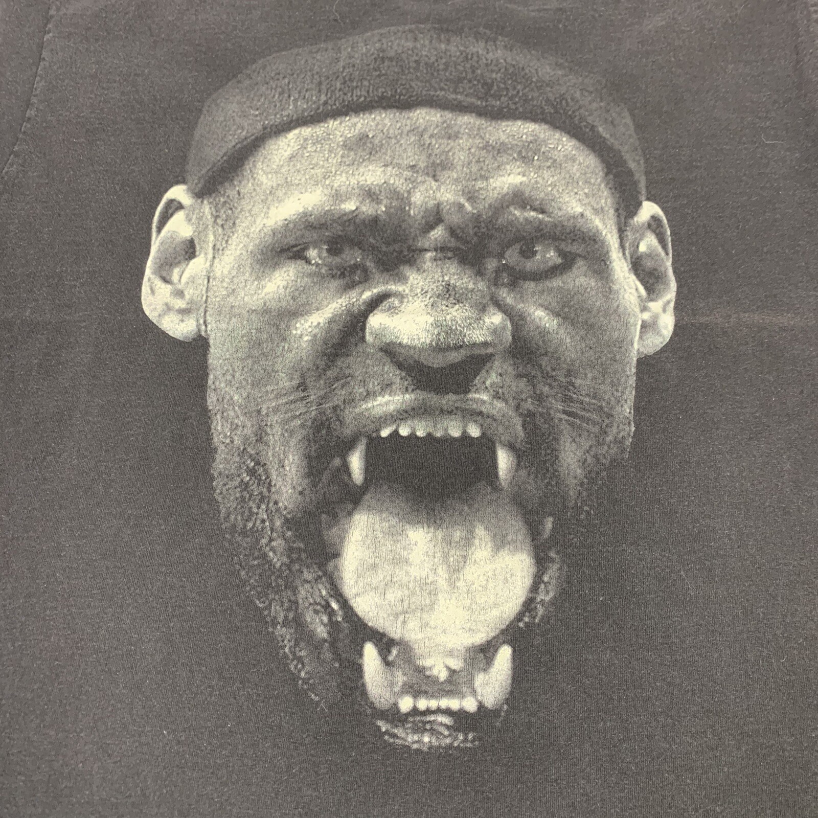 Lebron James Watch The Throne MVP UNKNWN T-Shirt BLACK size MEDIUM gallery