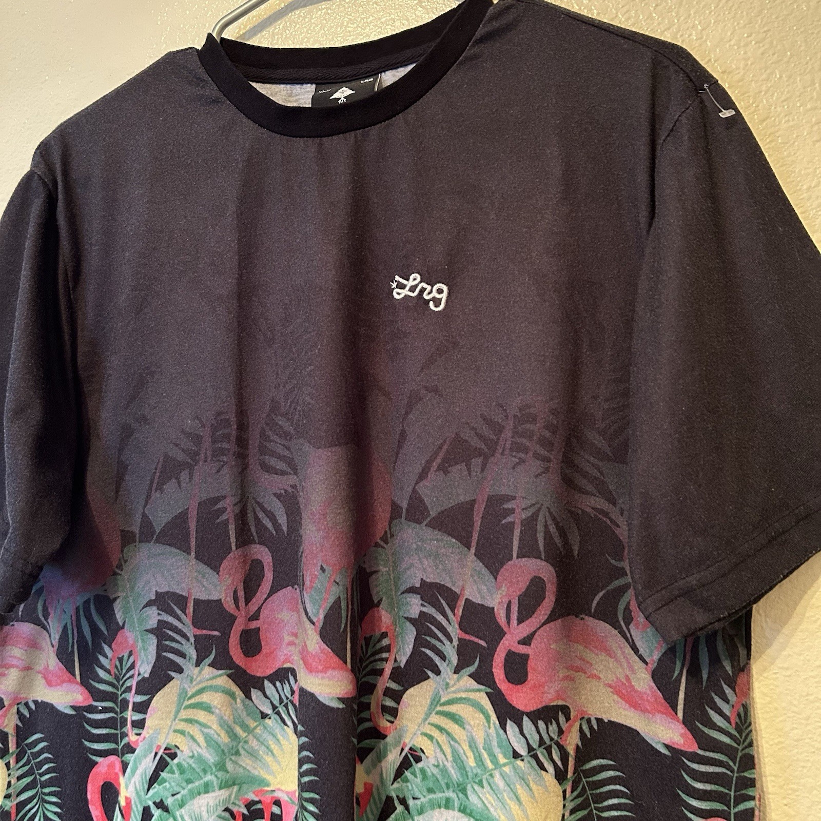 LRG Faded HOT Paradise Flamingo Summer Shirt Medium Lifted Research Group BG16 gallery