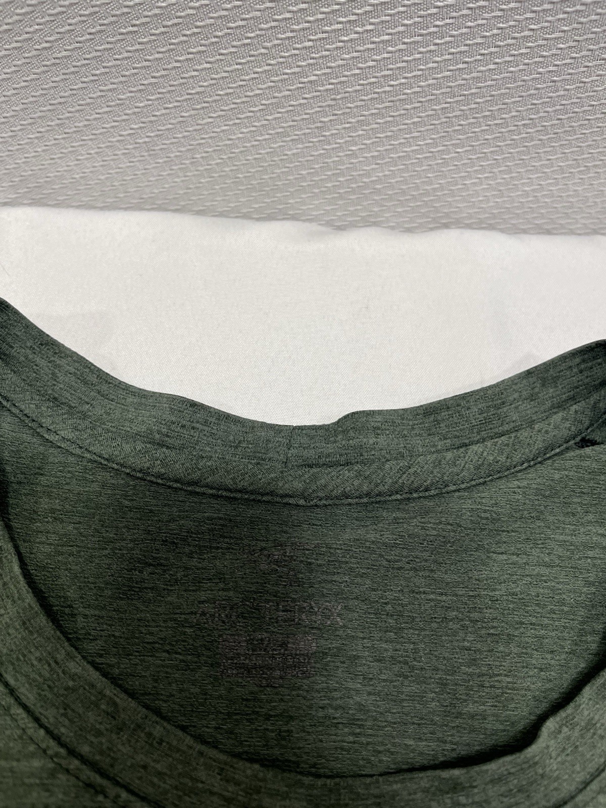 Arteryx T Shirt Men Size Medium/Large M/L Basic Green Hiking Gorpcore Active gallery