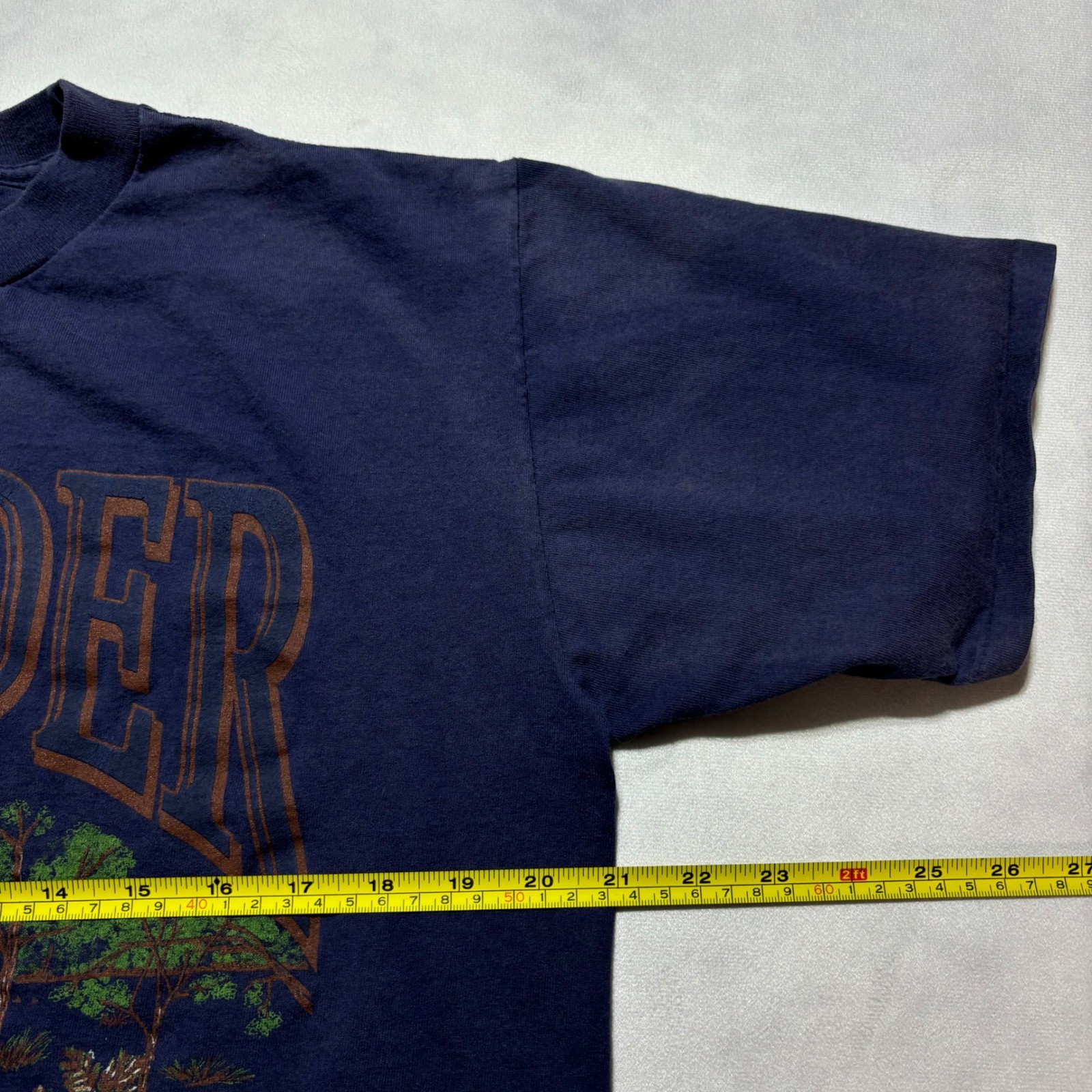 Vintage 90's Gander Mountain Deer T-Shirt M Sun Faded Single Stitch Made in USA gallery