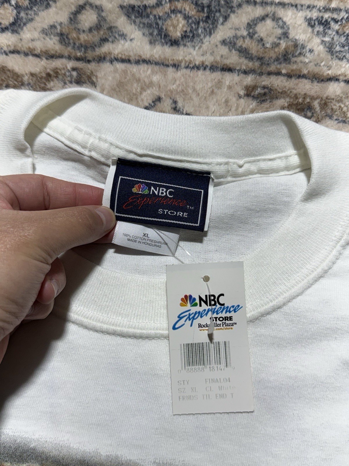 VTG 04” NBC Store FRIENDS Embroidered Logo TV Show Cast White T-Shirt Sz XL NWT gallery
