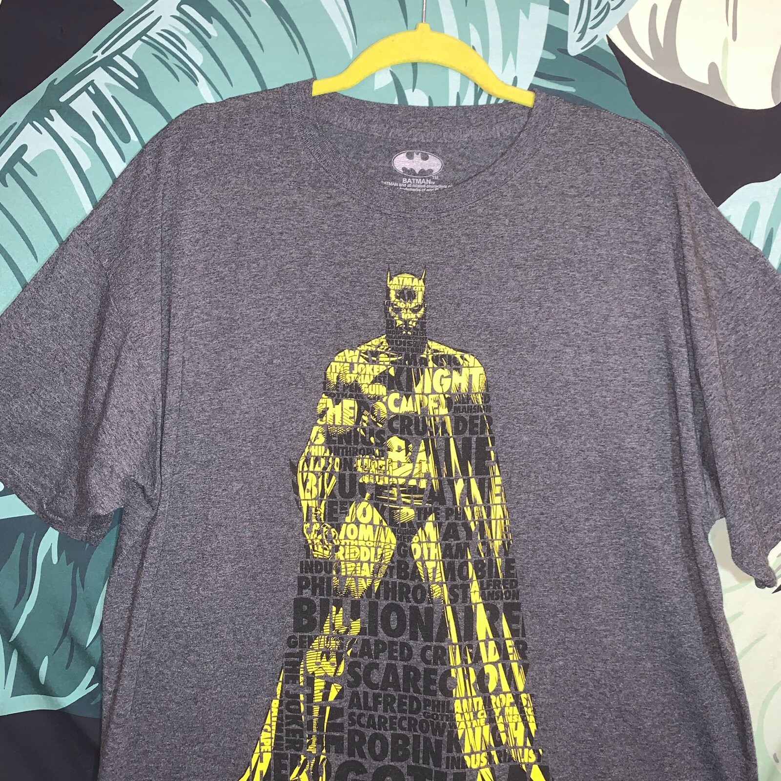 Batman Men's Dark Heather Gray Yellow Dark Knight Graphic T-Shirt Size XL gallery