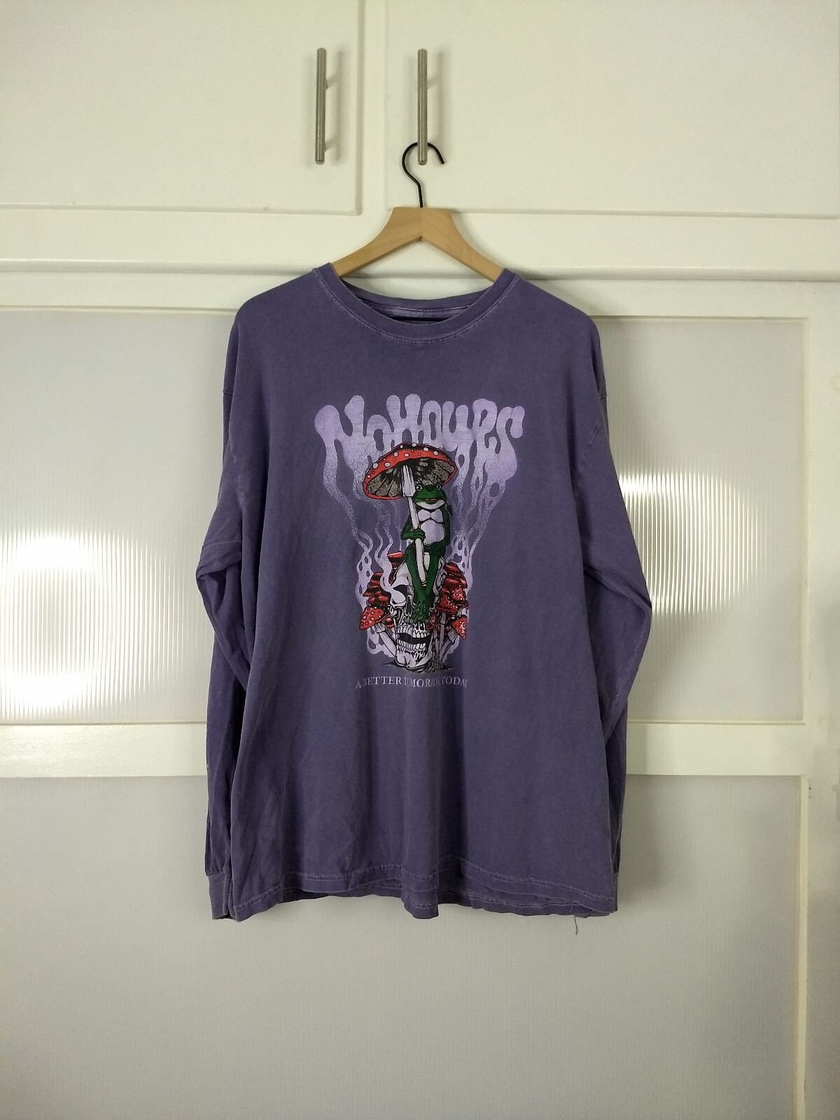 No Hours Clothing Purple Long Sleeve Tee Frog Skull Mushroom Graphic Size XL