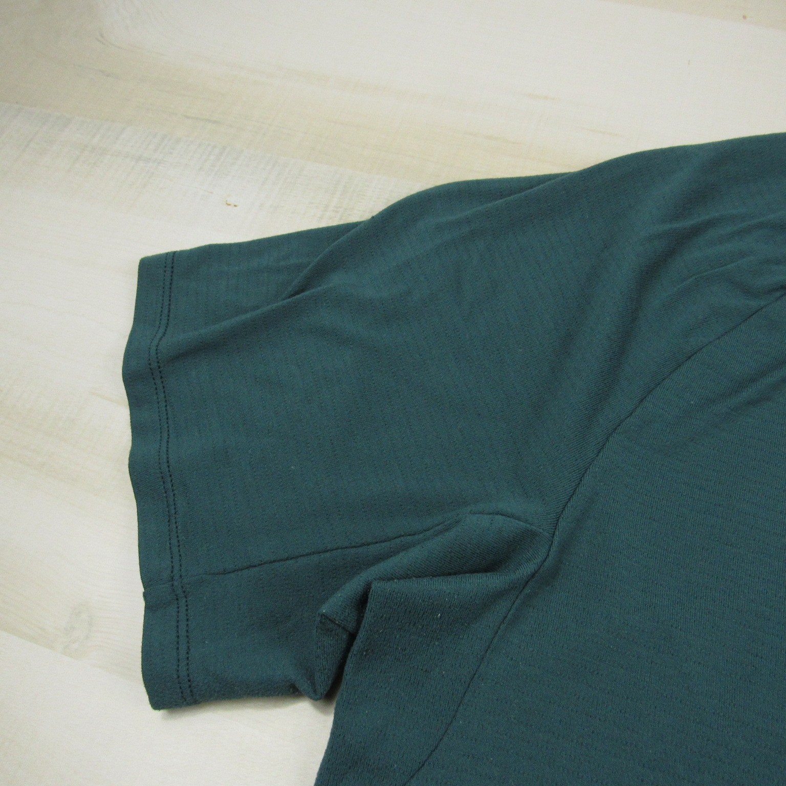Lululemon Shirt Mens Extra Large Green Long Curved Hem Tech Performance Stretch gallery