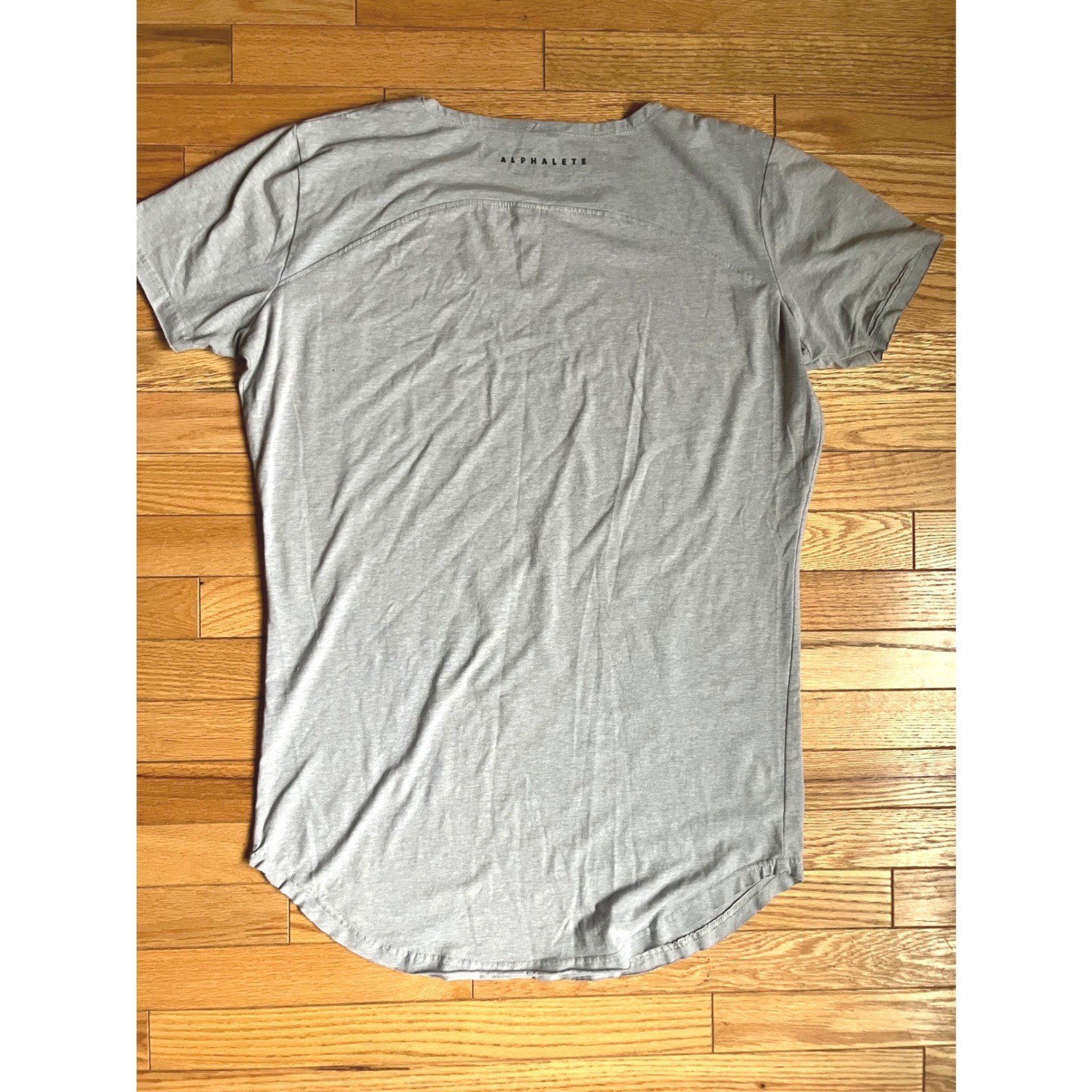 Alphalete Mens Scoop Neck Curved Scallop Hem T-Shirt Heather Grey Large gallery