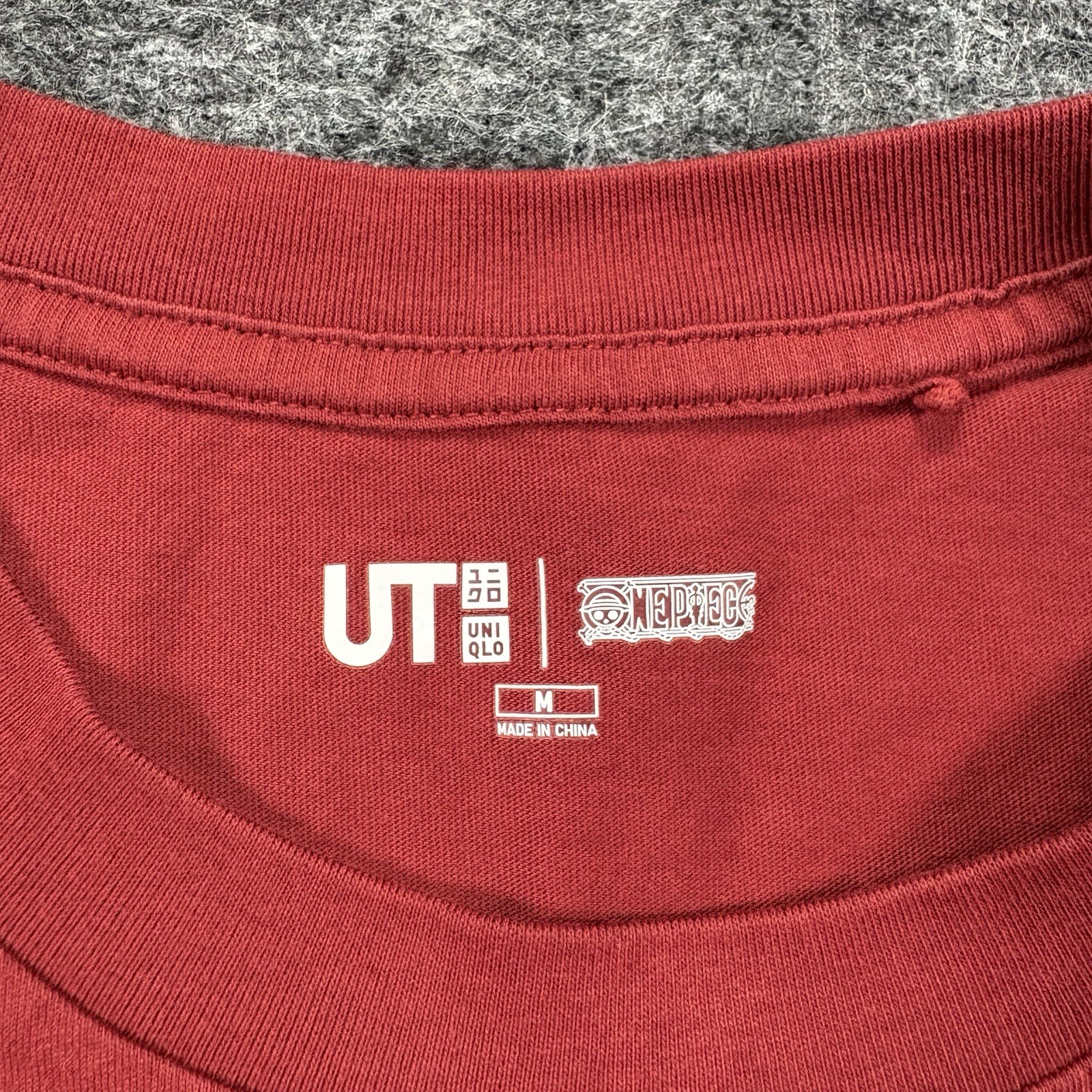 Uniqlo UT One Piece Red Haired Pirates Shanks T Shirt Mens M Anime gallery