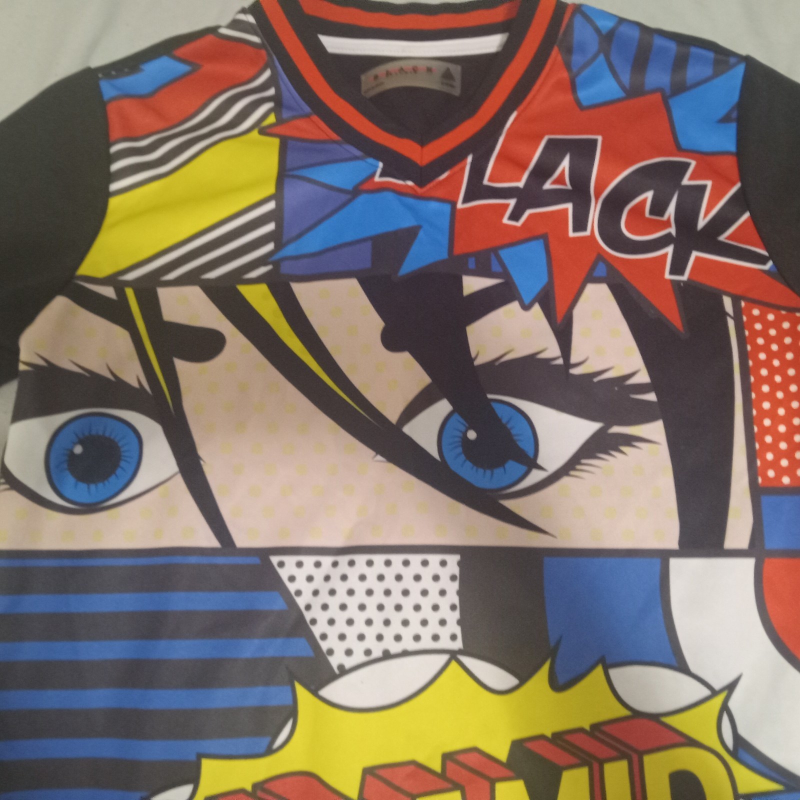 Black Pyramid Size M Short Sleeve Shirt Bold Colorful Graphic Comic Long Length gallery