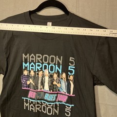 Maroon 5 Shirt Medium Red Pill Blues Tour Black Concert Tee Adam Levine